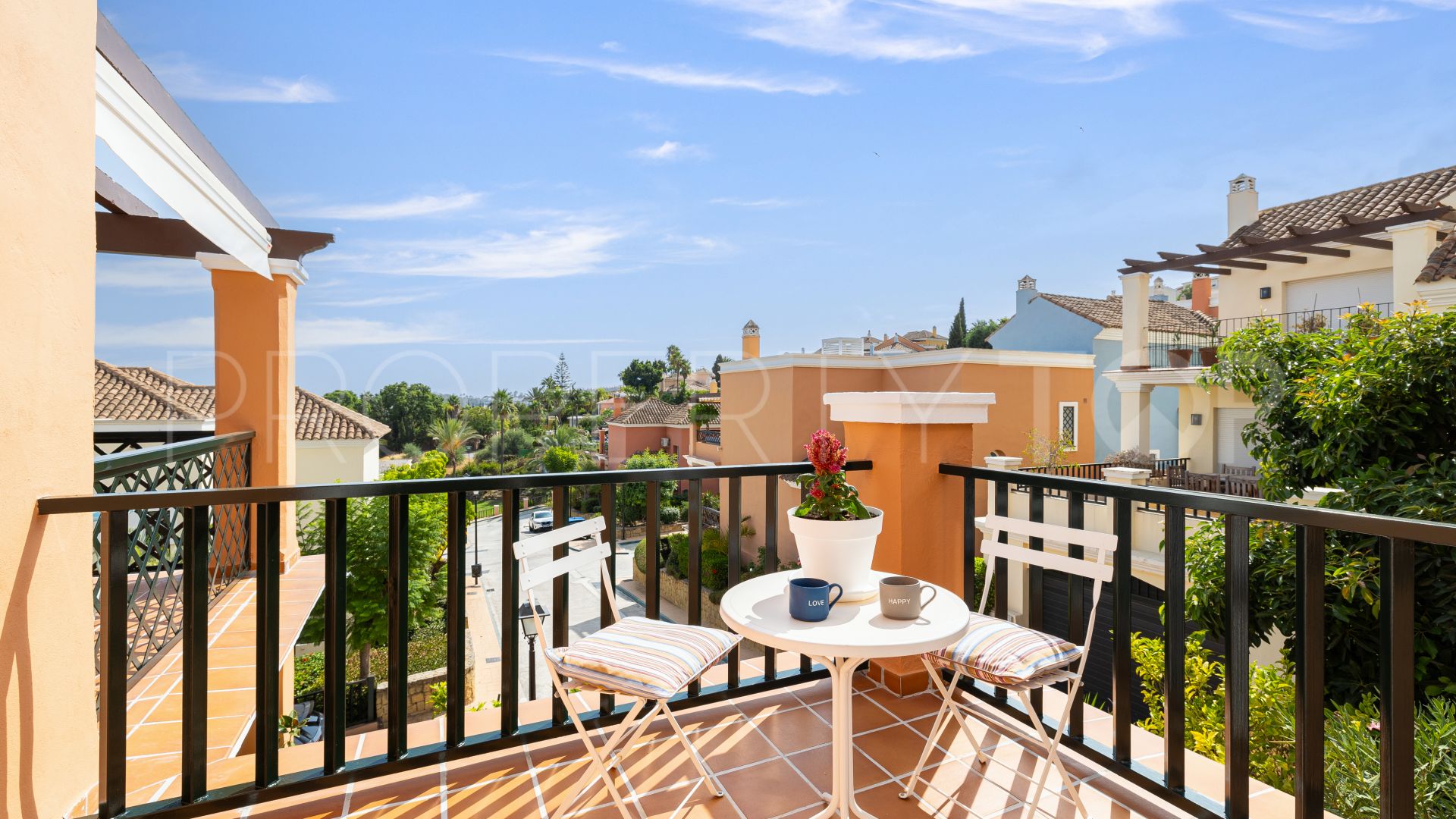 Town house for sale in Nueva Andalucia with 4 bedrooms