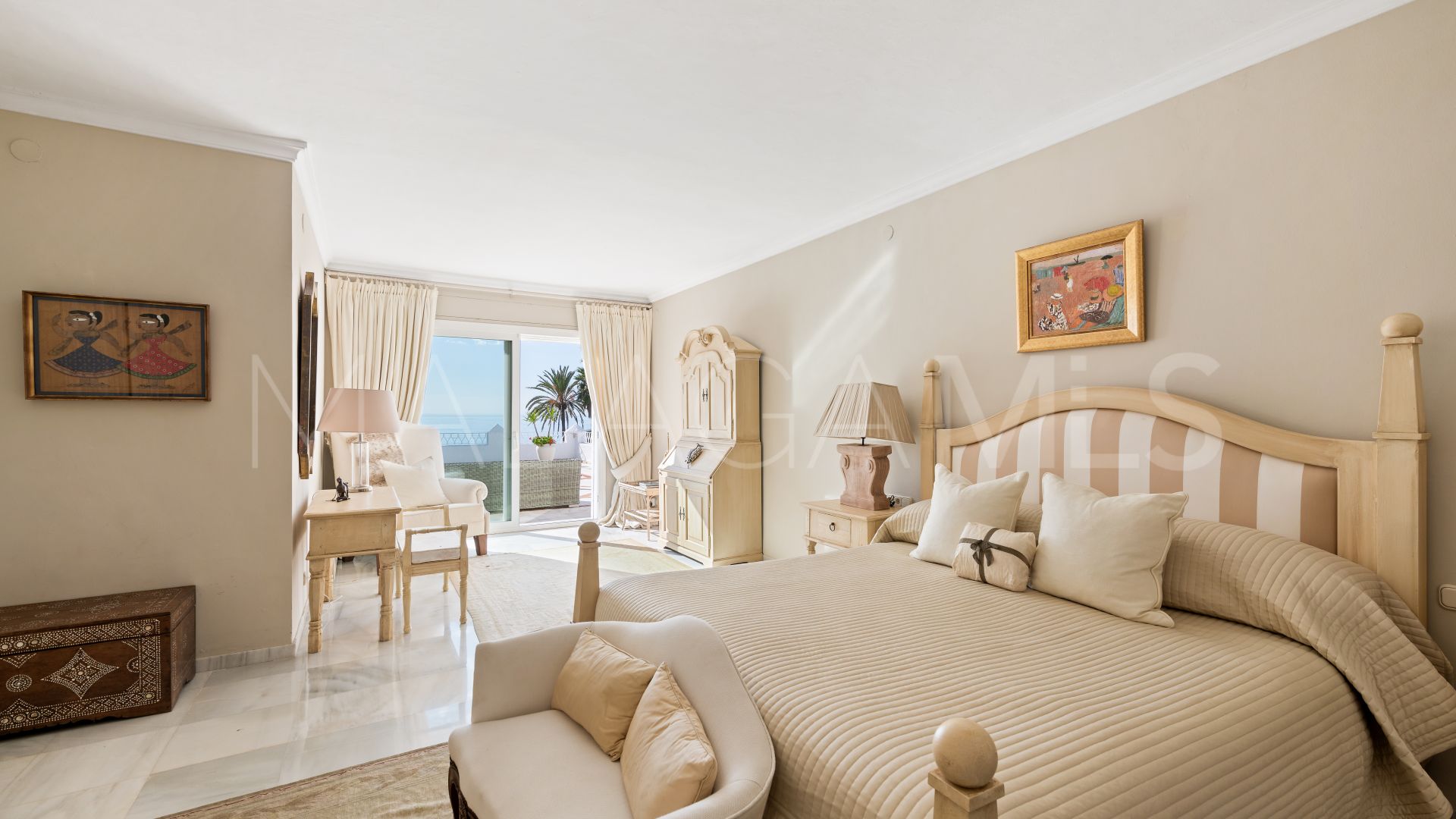 Villa for sale in Los Monteros Playa