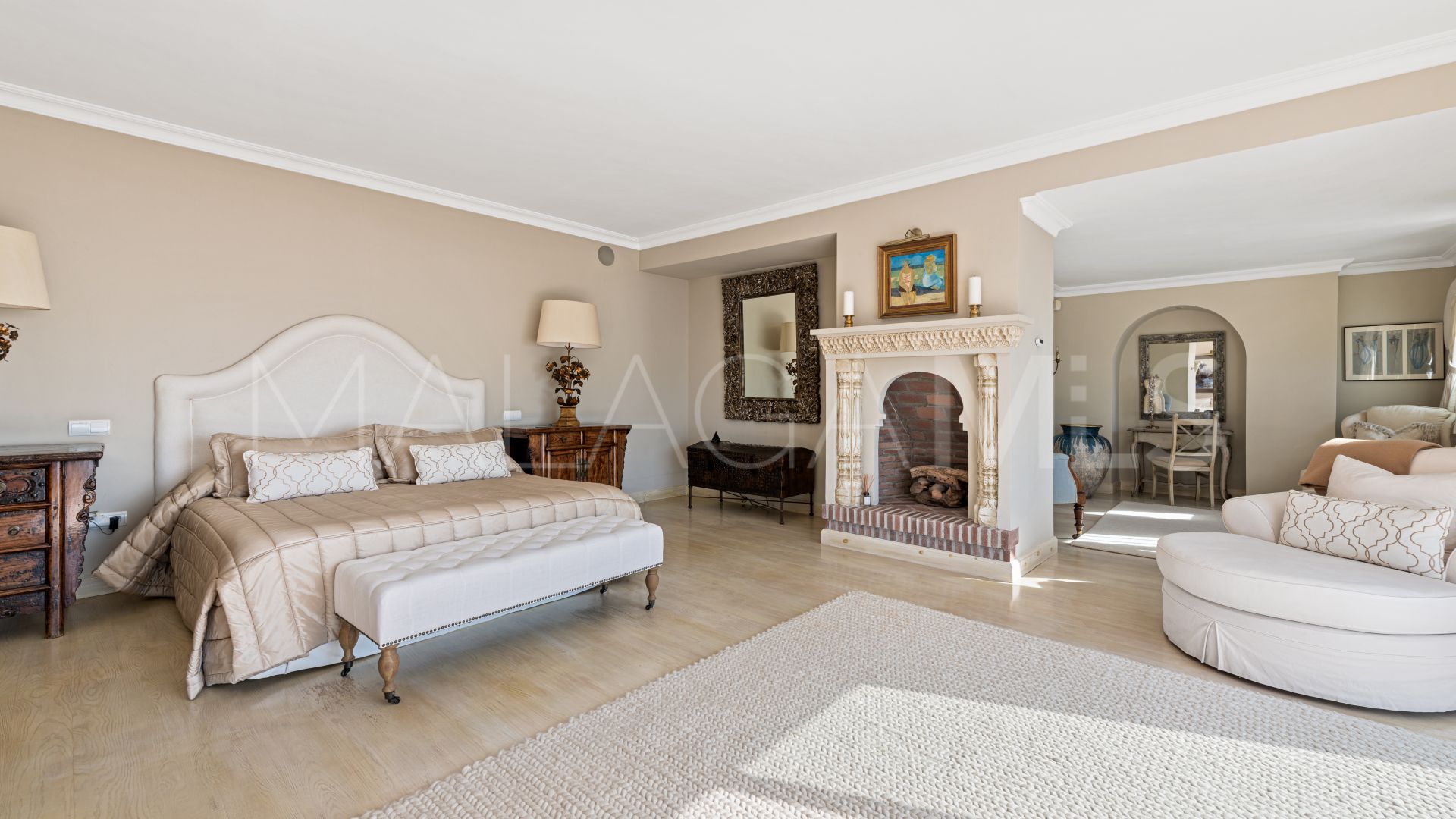 Villa for sale in Los Monteros Playa