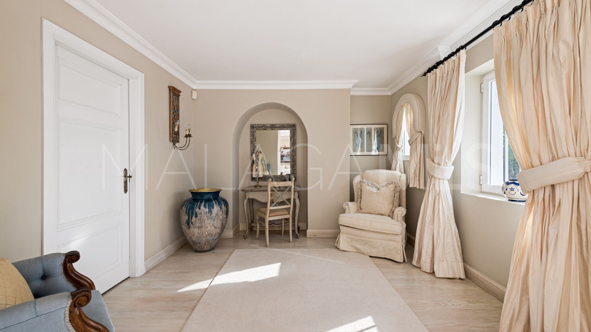 Villa for sale in Los Monteros Playa