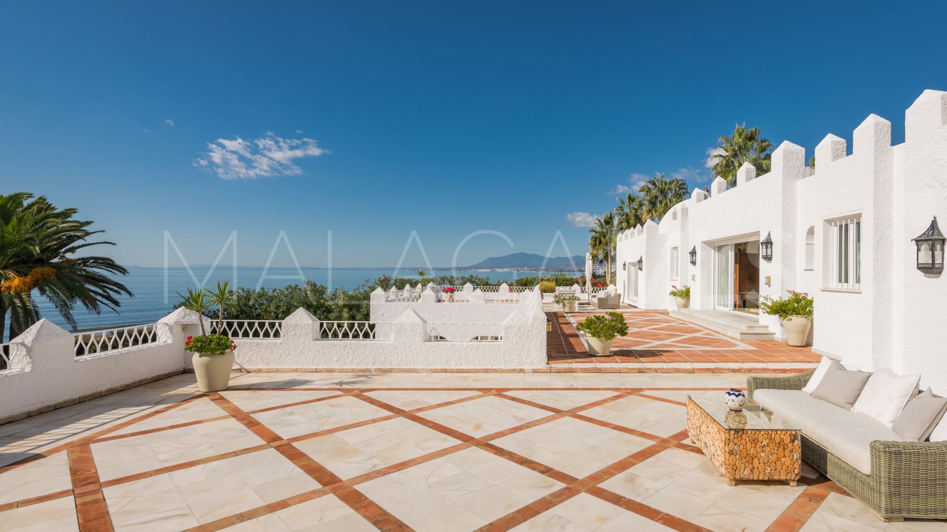 Villa for sale in Los Monteros Playa