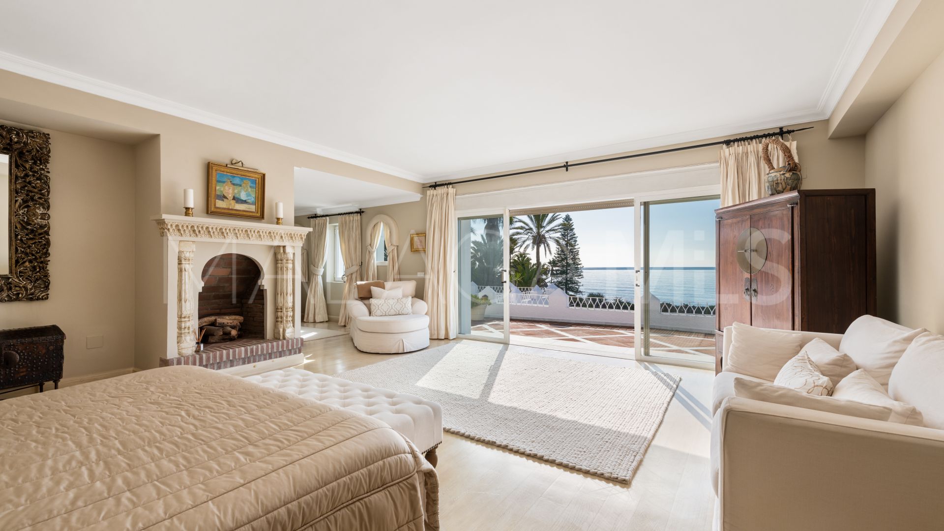 Villa for sale in Los Monteros Playa