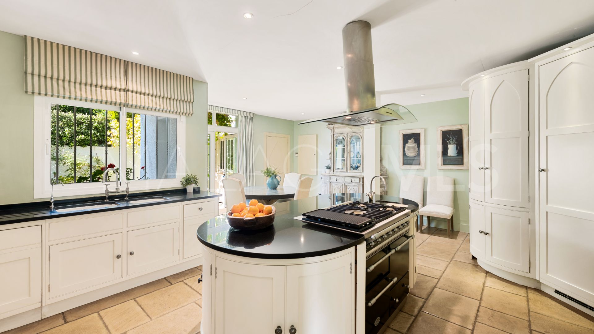 Villa for sale in Los Monteros Playa