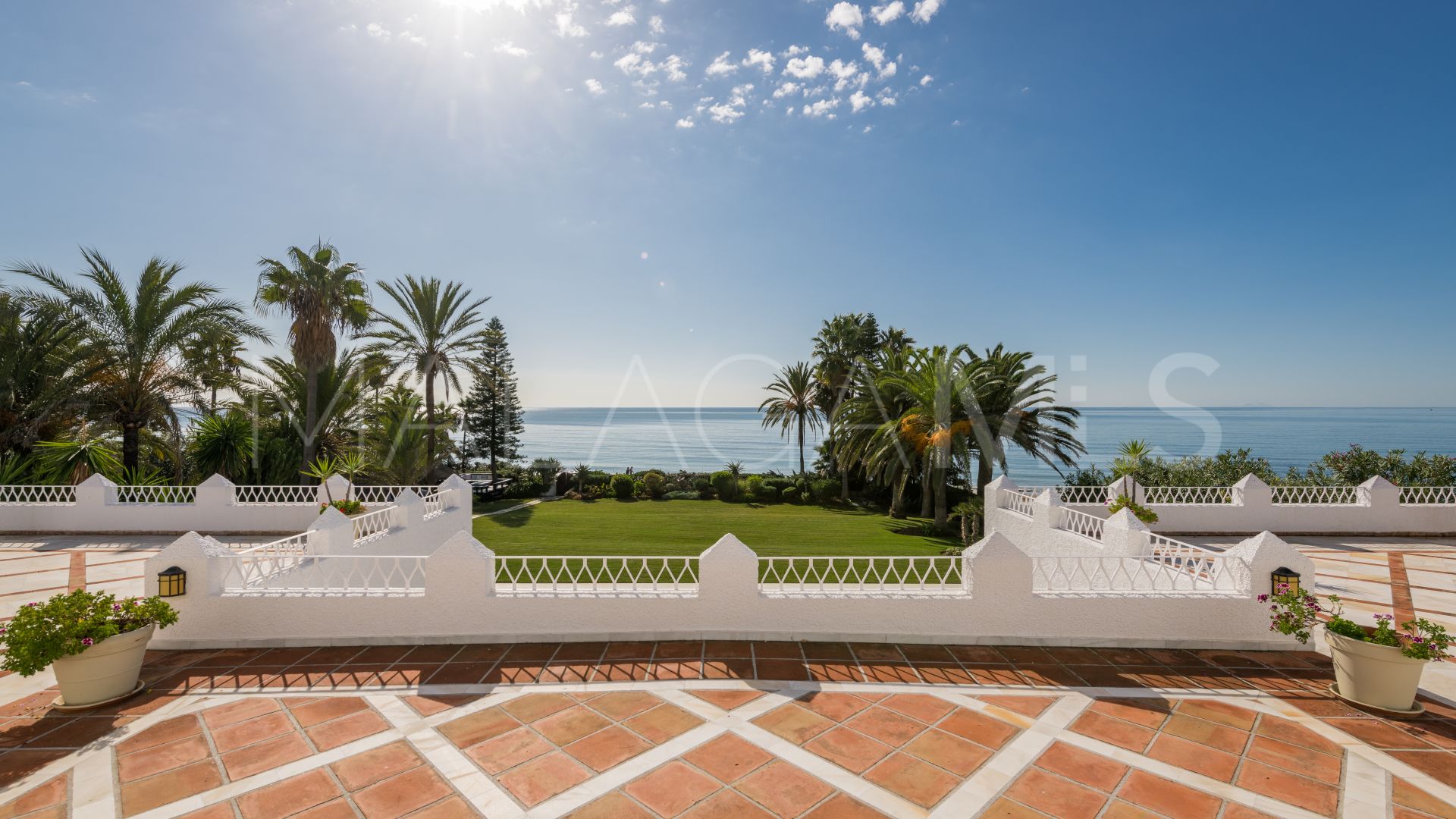 Villa for sale in Los Monteros Playa