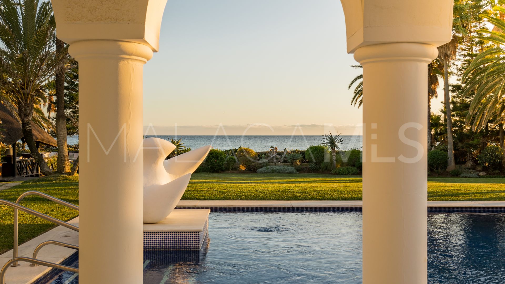Villa for sale in Los Monteros Playa
