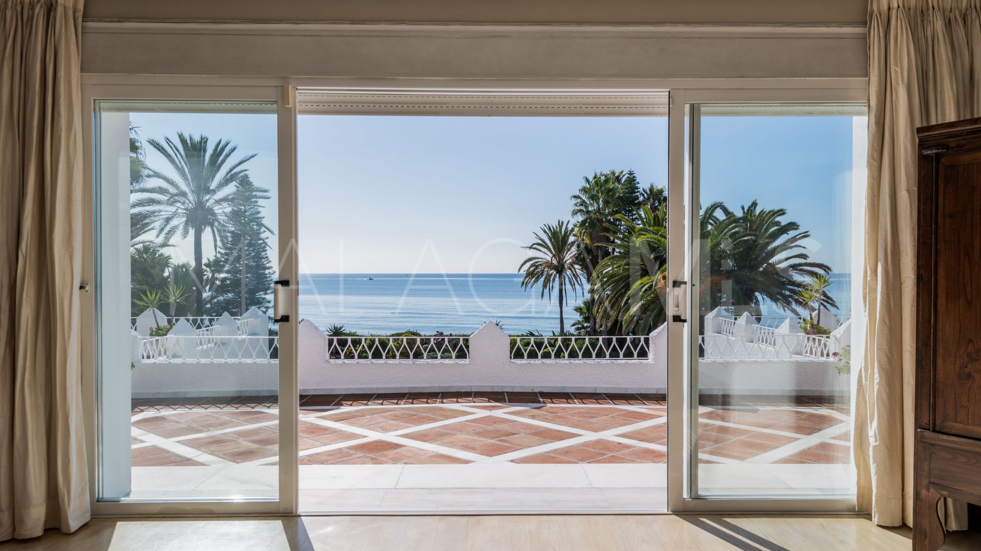 Villa for sale in Los Monteros Playa