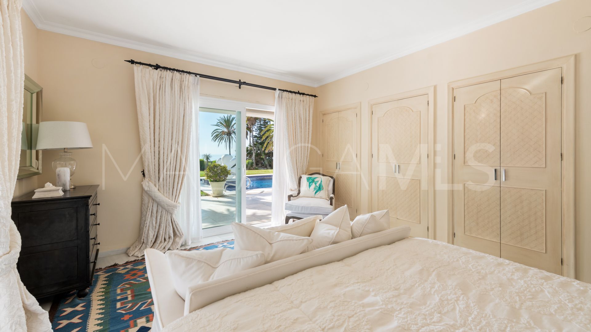 Villa for sale in Los Monteros Playa