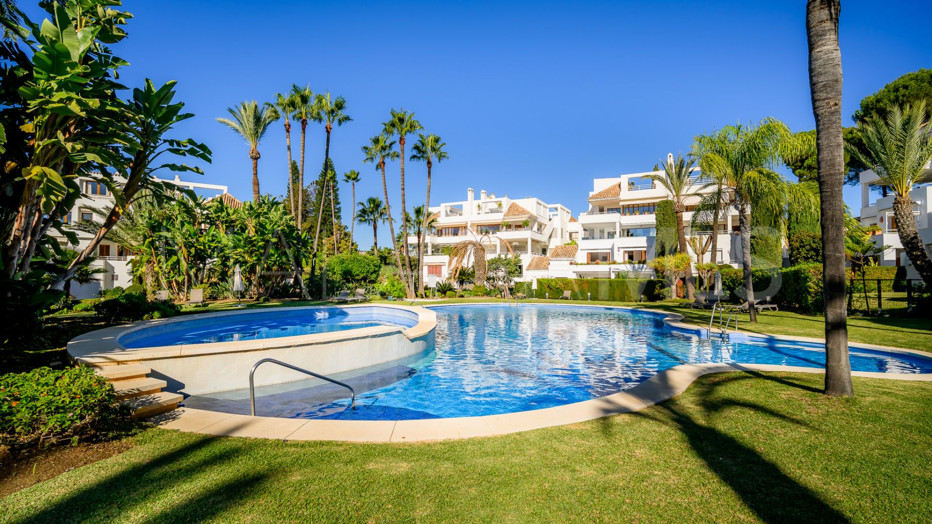 Se vende apartamento with 2 bedrooms in Los Naranjos Golf