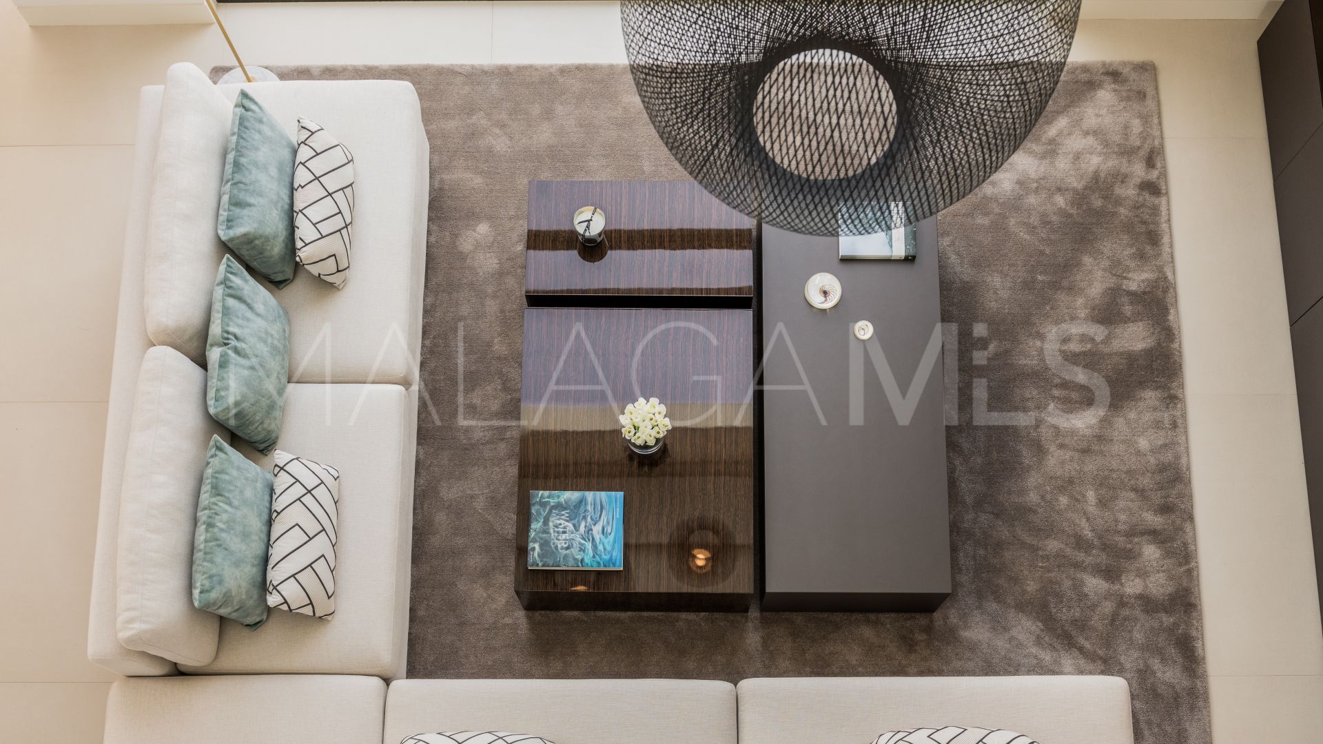 Buy villa in Nueva Andalucia