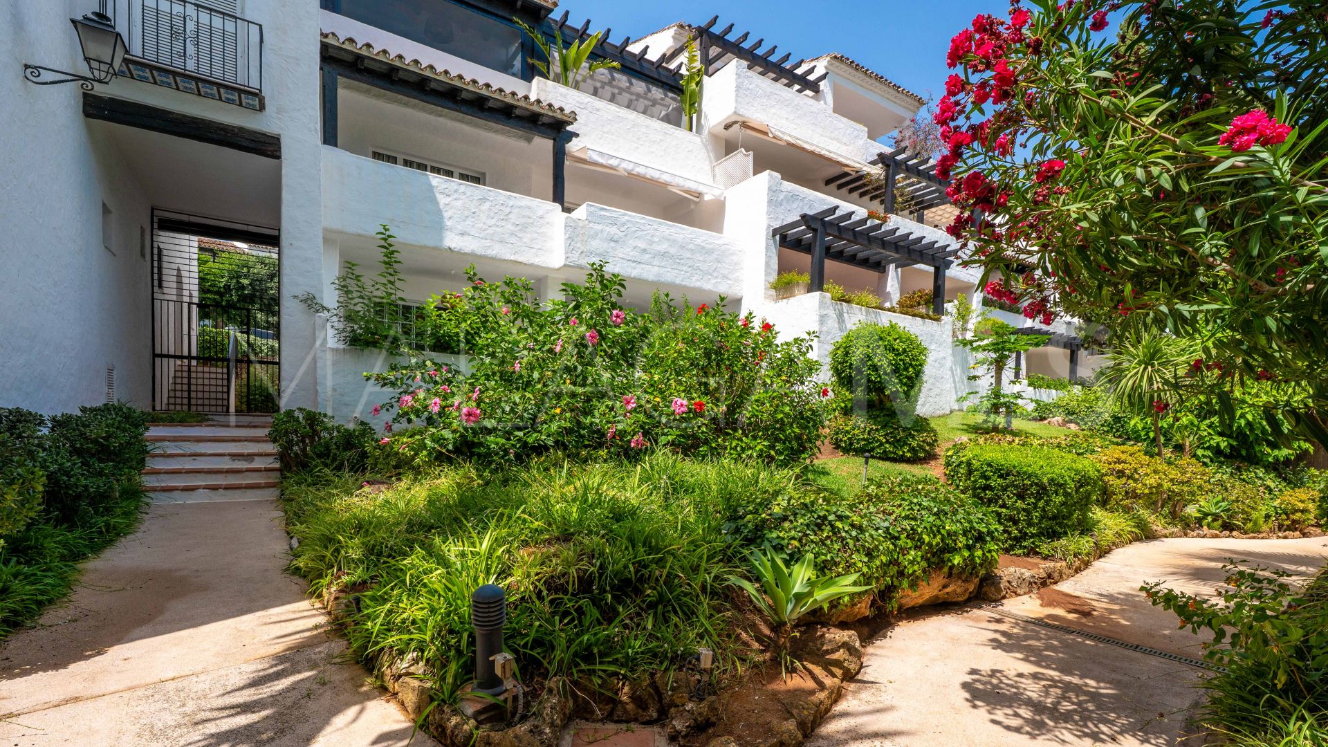 Buy apartamento planta baja de 2 bedrooms in Puente Romano II