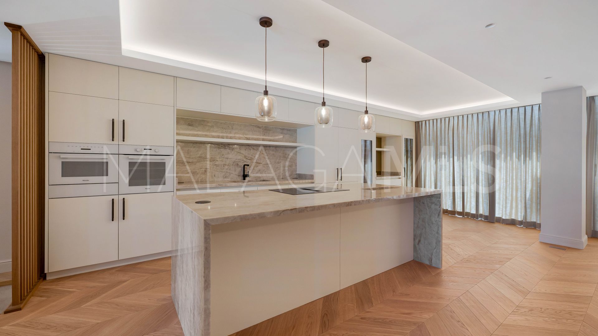 Villa for sale in Elviria