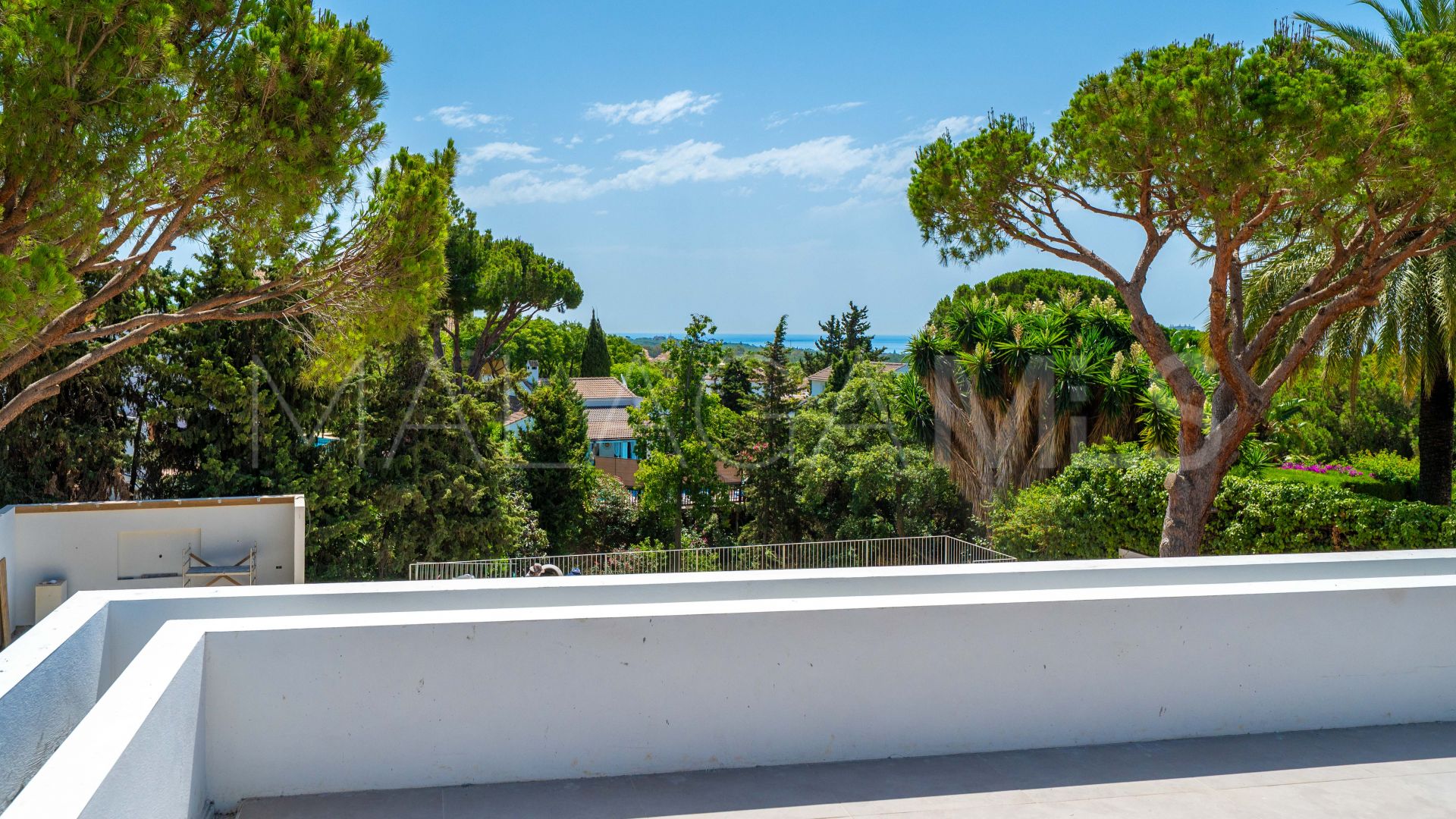 Villa for sale in Elviria