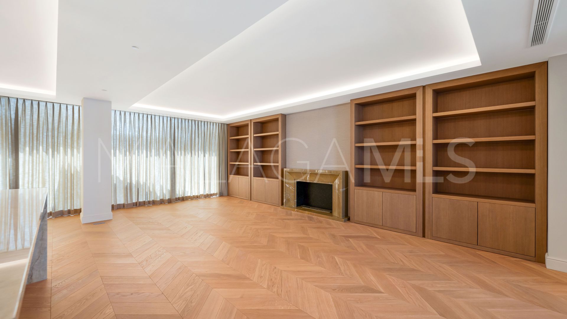Villa for sale in Elviria