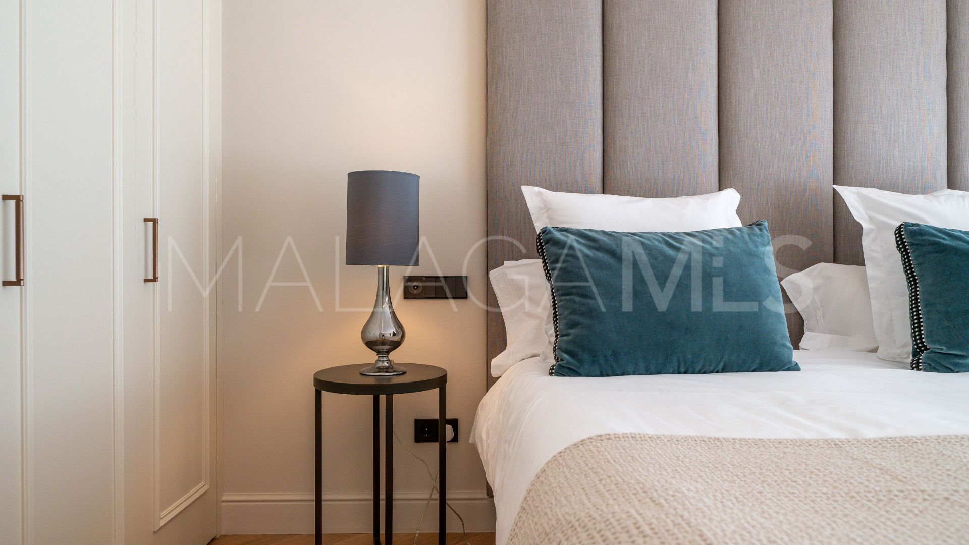 Villa for sale in Elviria