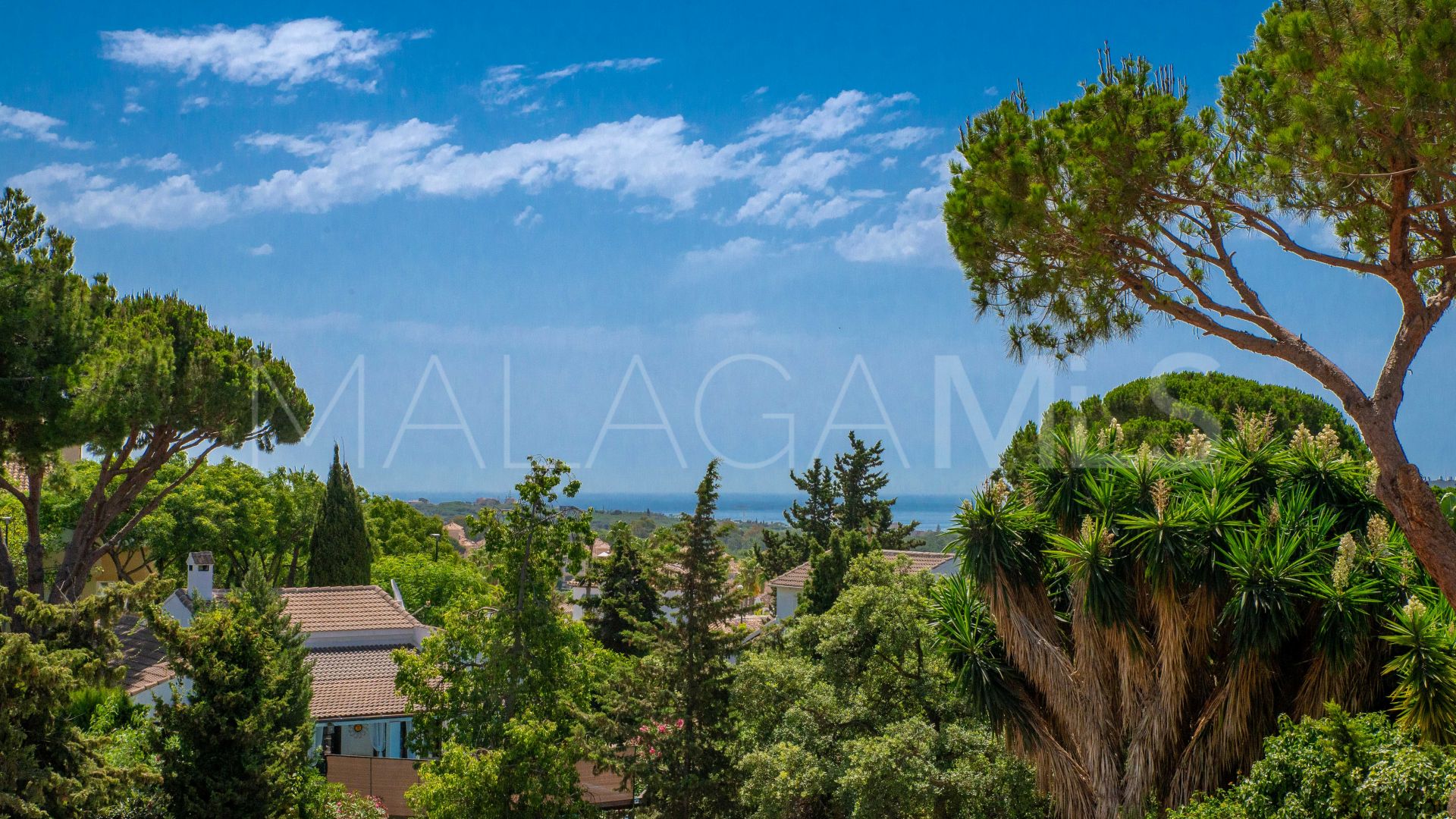 Villa for sale in Elviria