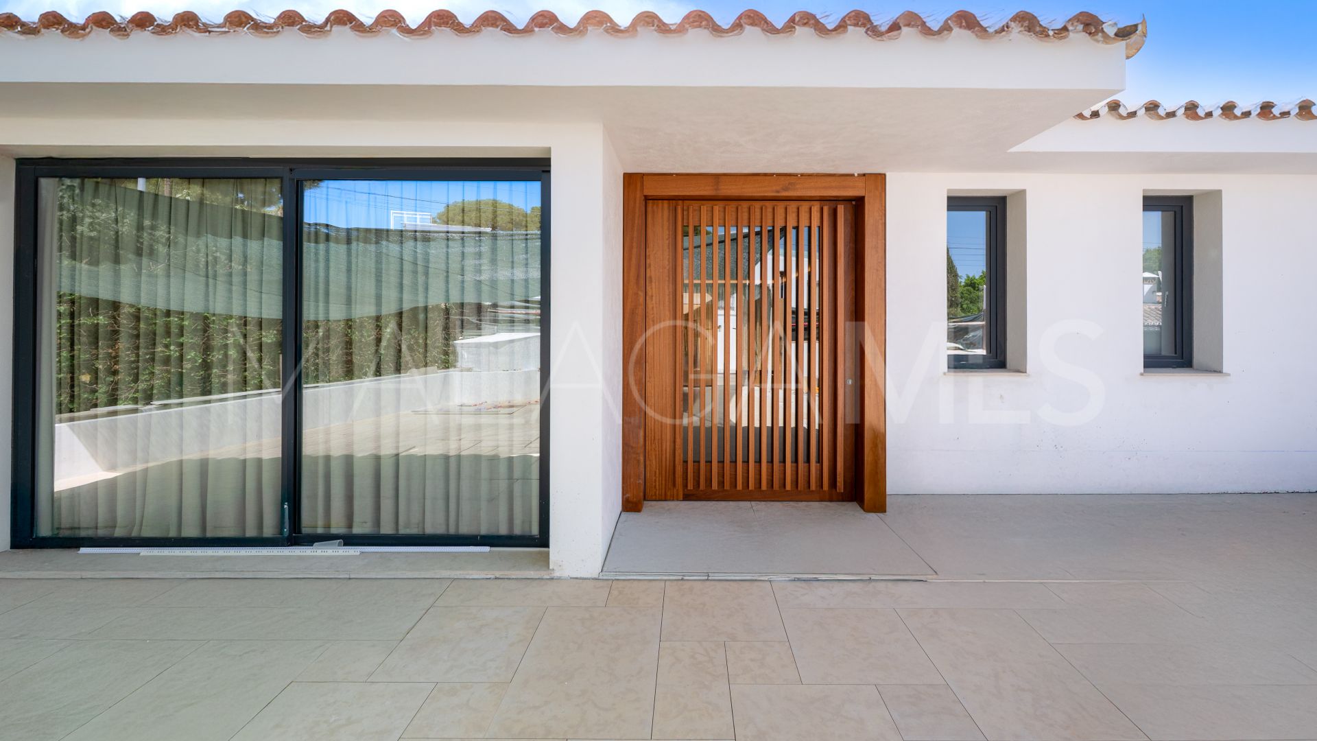 Villa for sale in Elviria