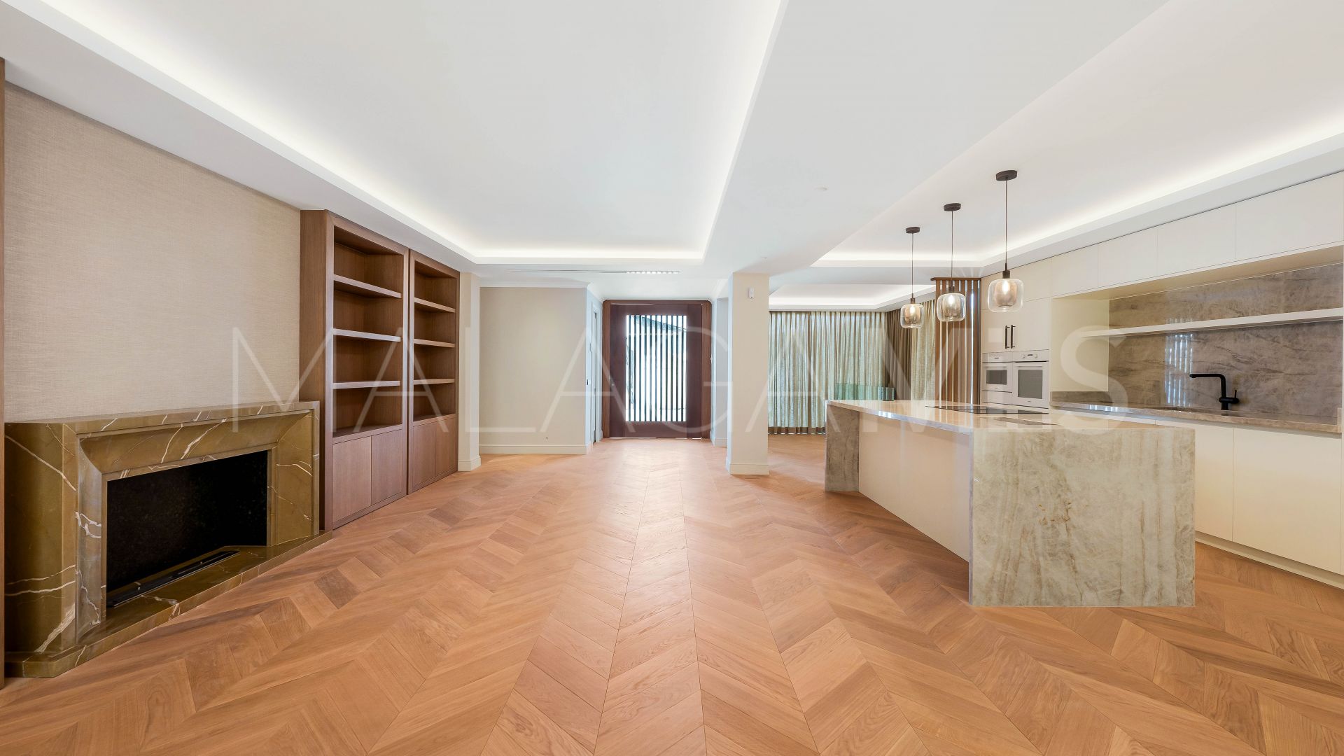Villa for sale in Elviria