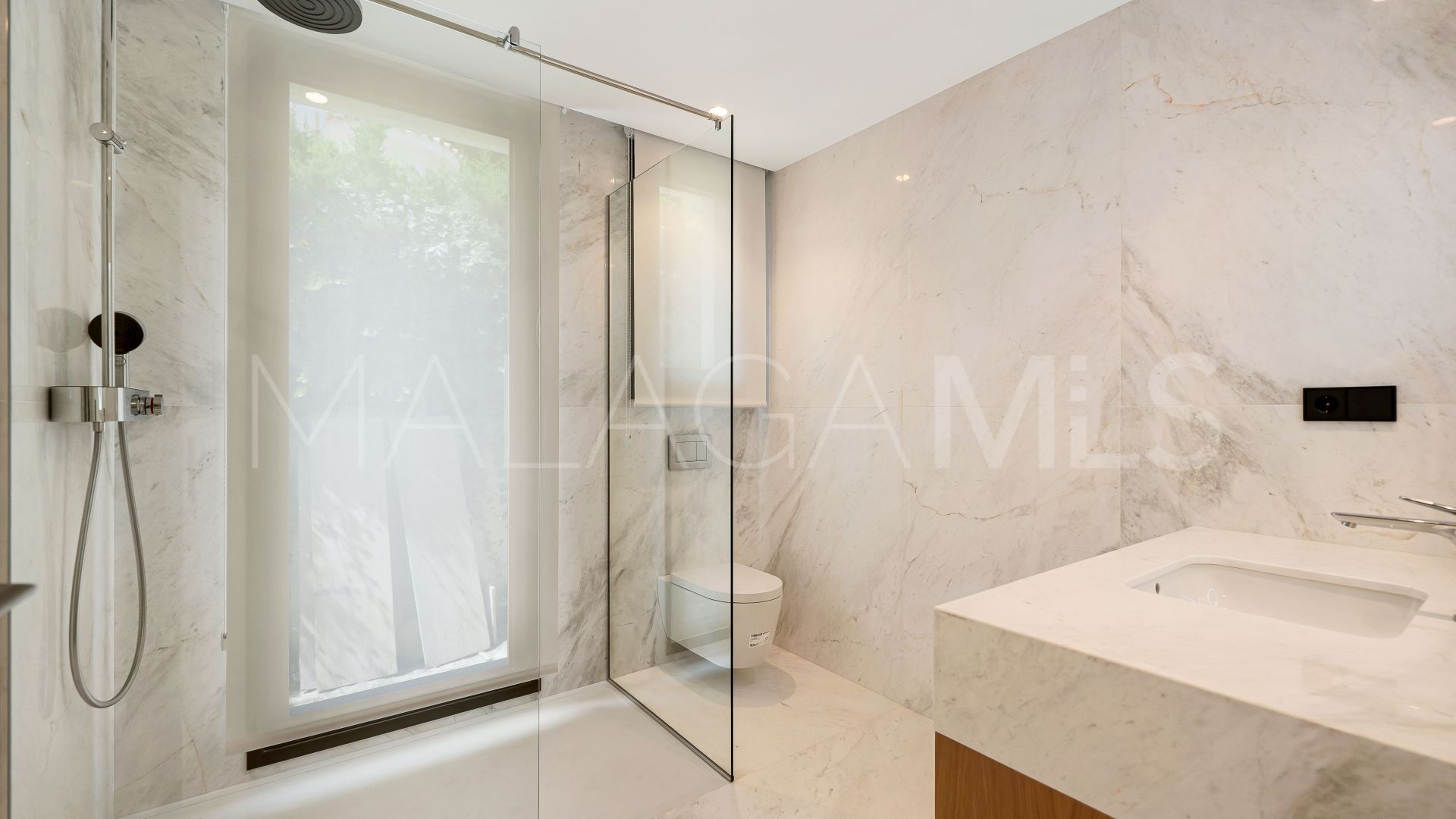 Villa for sale in Elviria