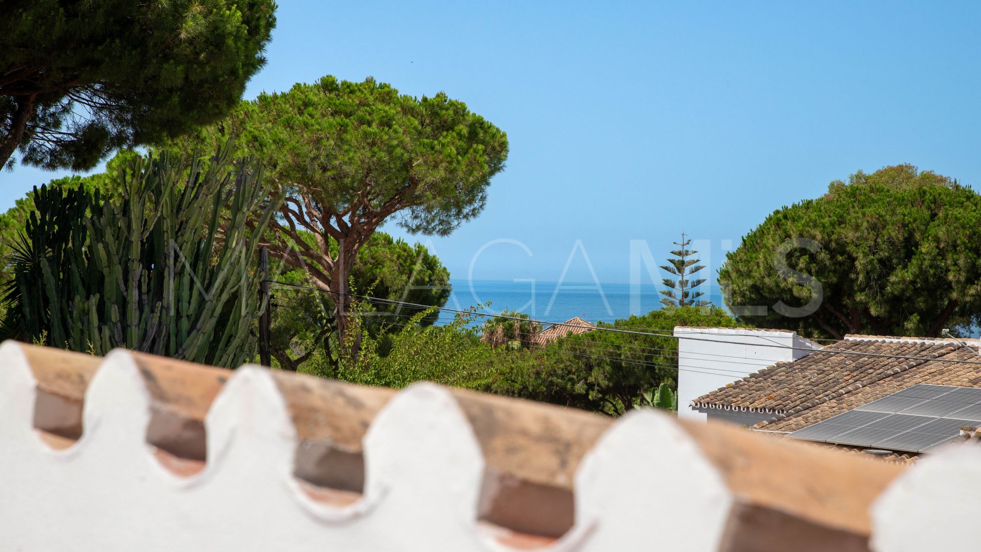 Villa for sale in Elviria