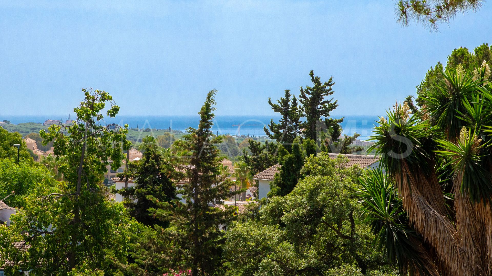 Villa for sale in Elviria