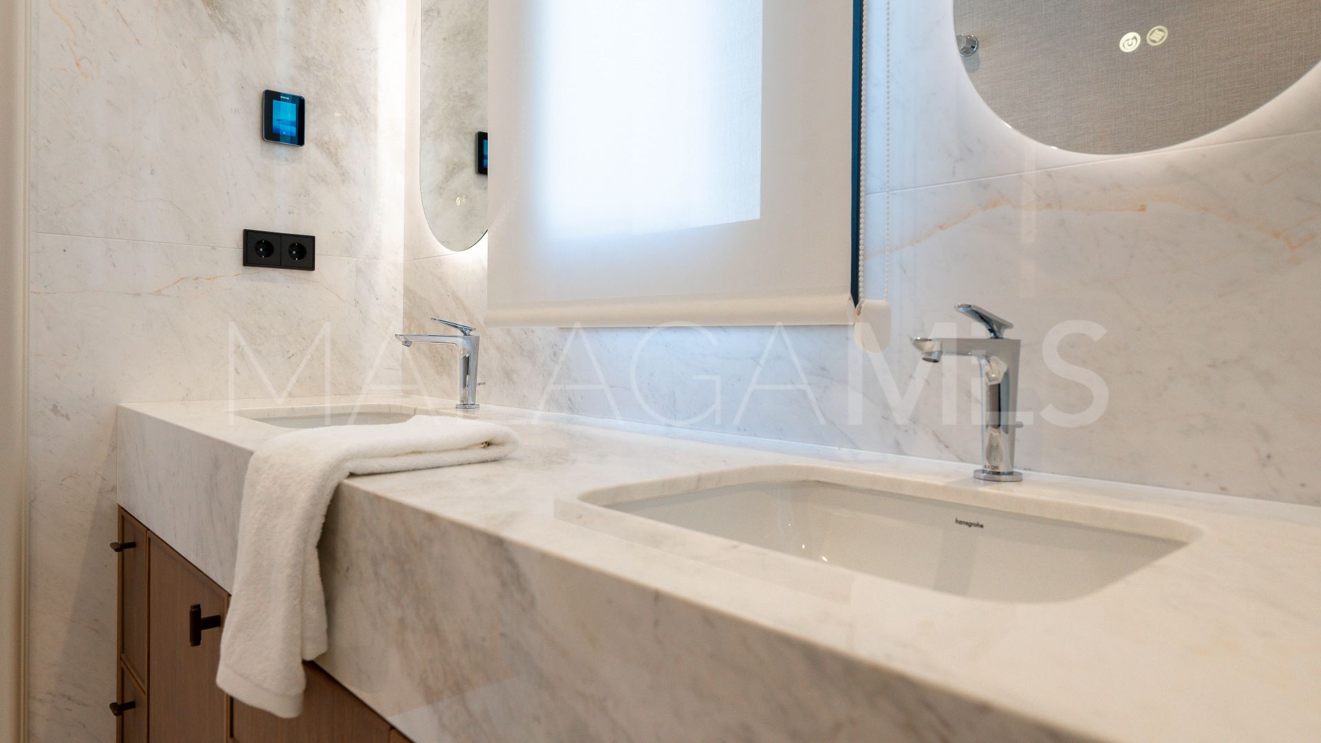 Villa for sale in Elviria