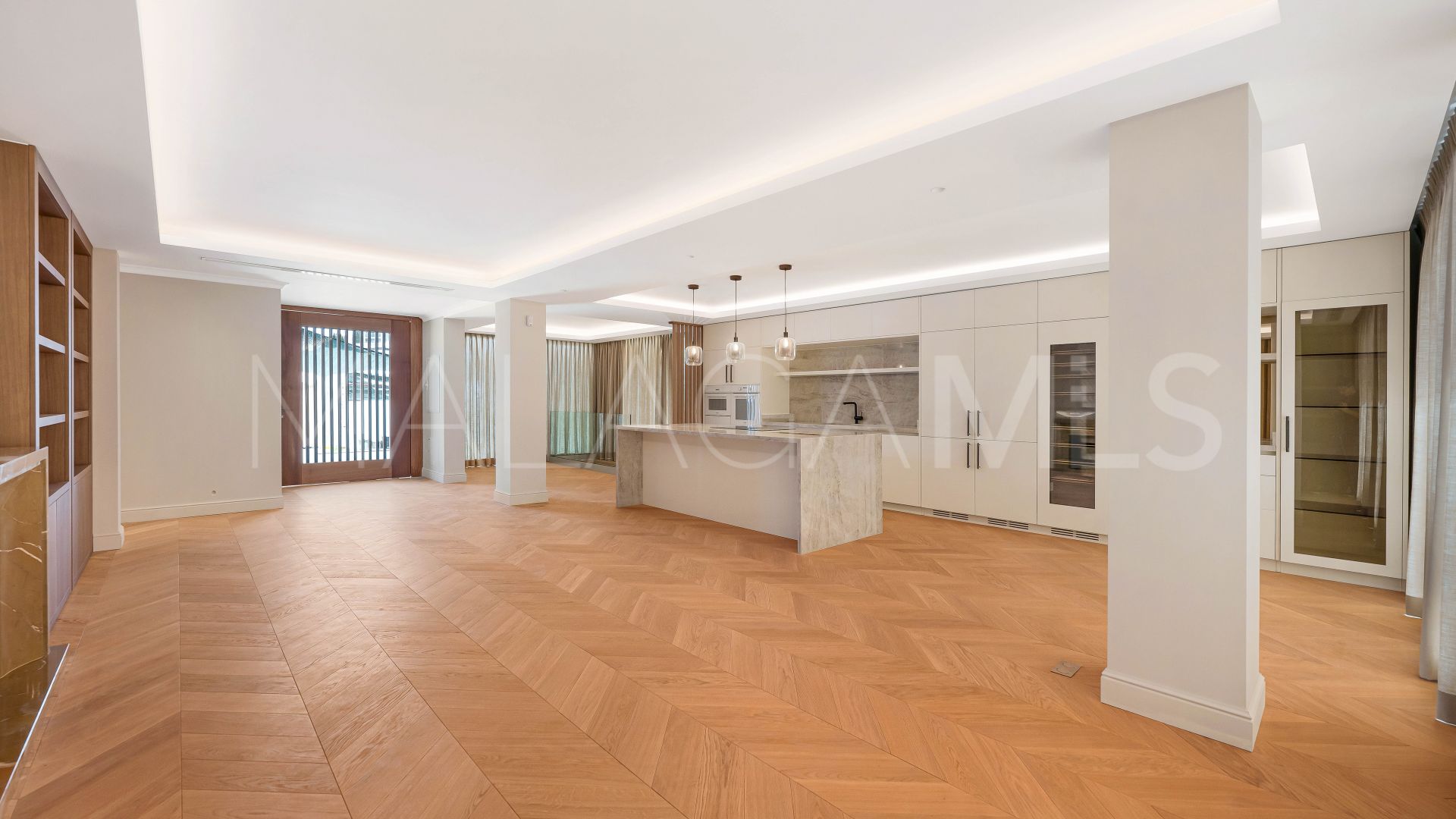 Villa for sale in Elviria