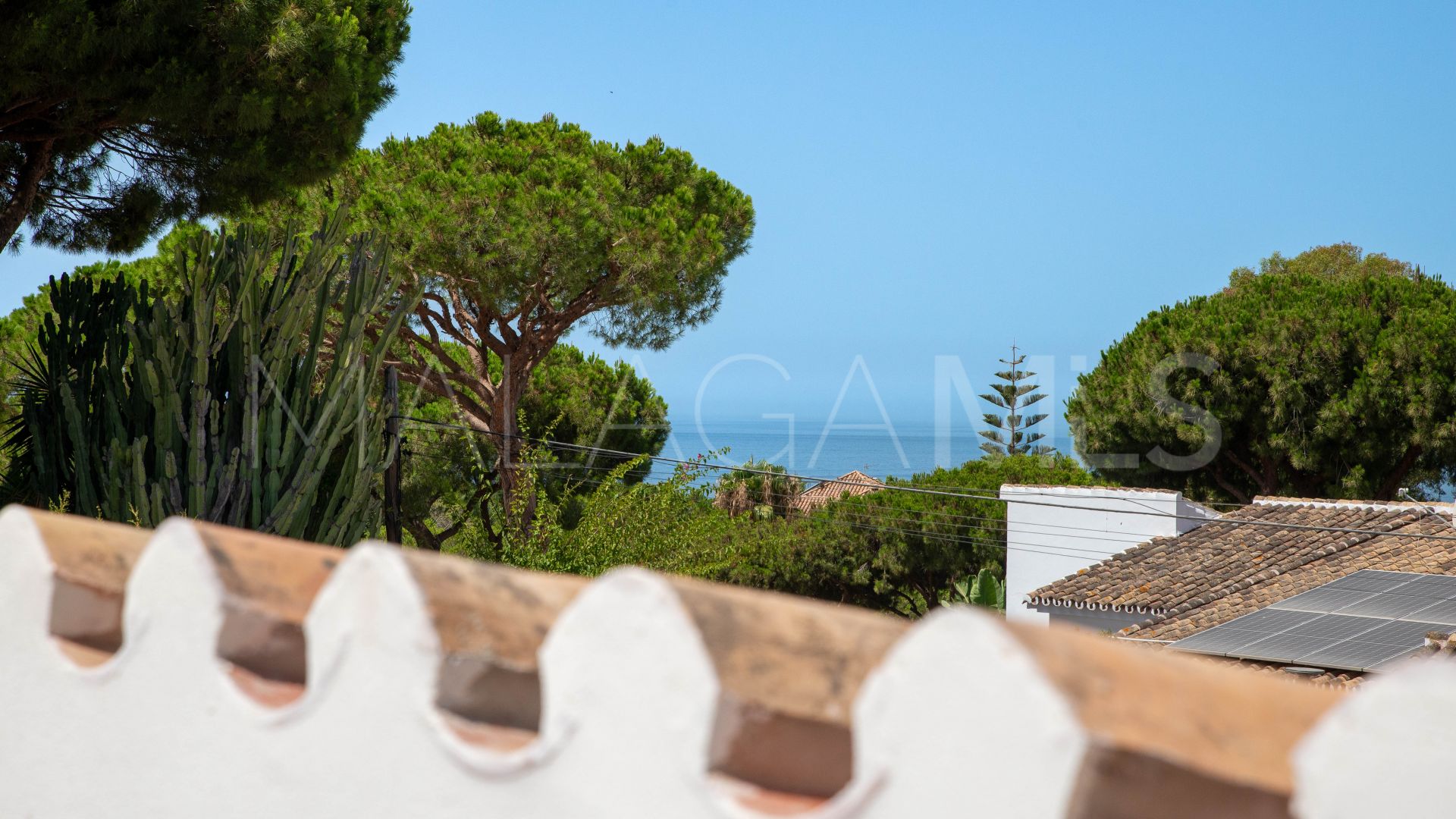 Villa for sale in Elviria