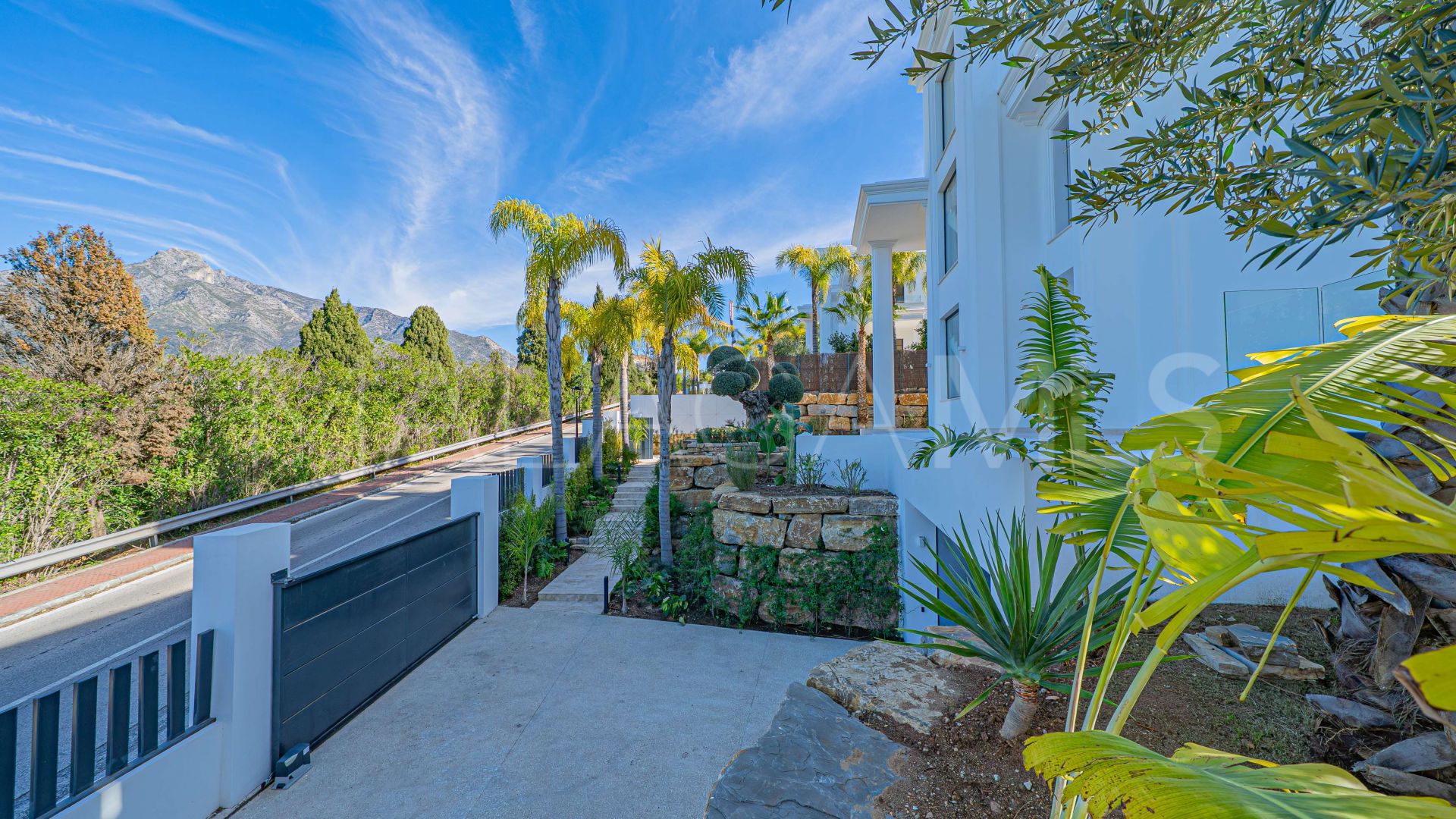 Villa for sale in Las Lomas del Marbella Club