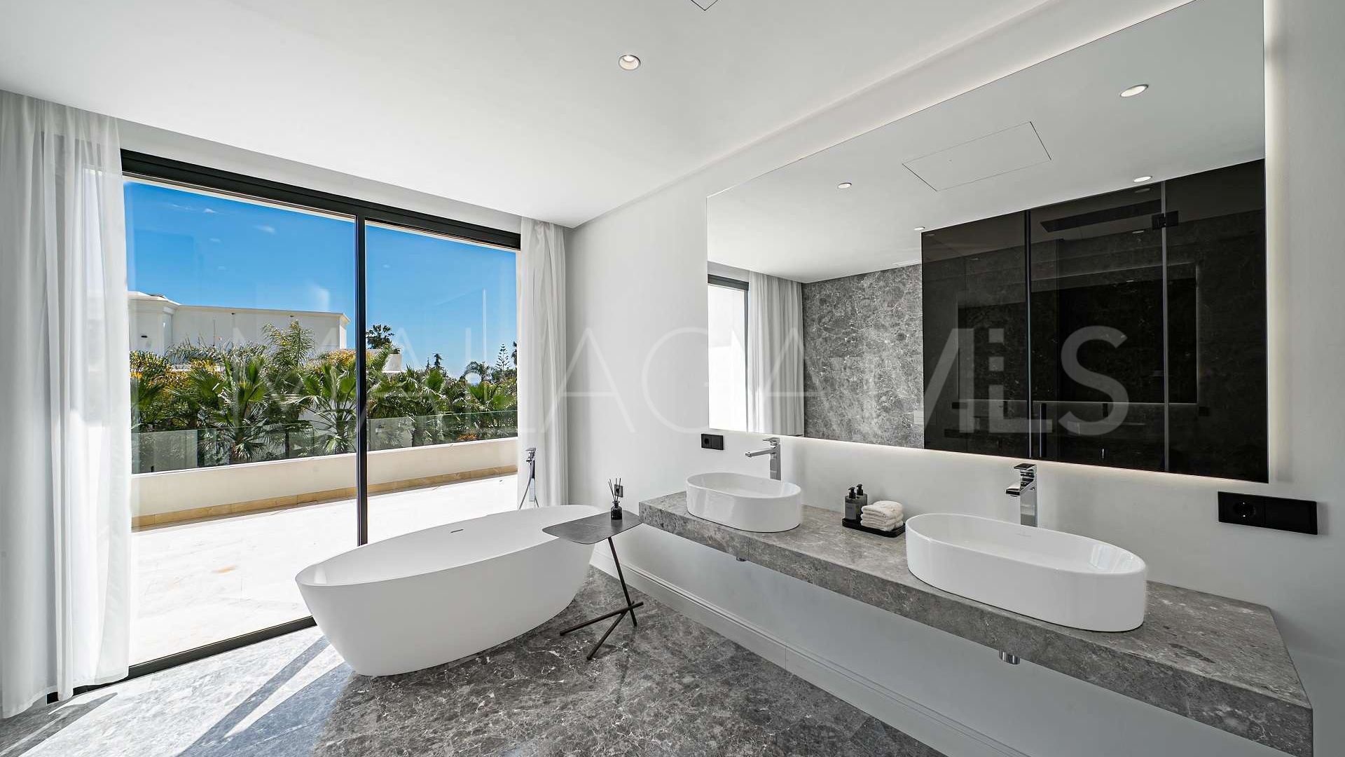 Villa for sale in Las Lomas del Marbella Club