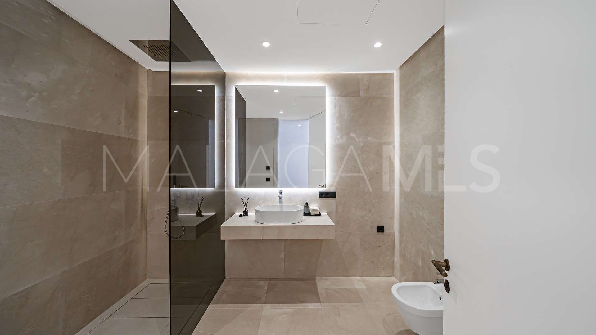 Villa for sale in Las Lomas del Marbella Club