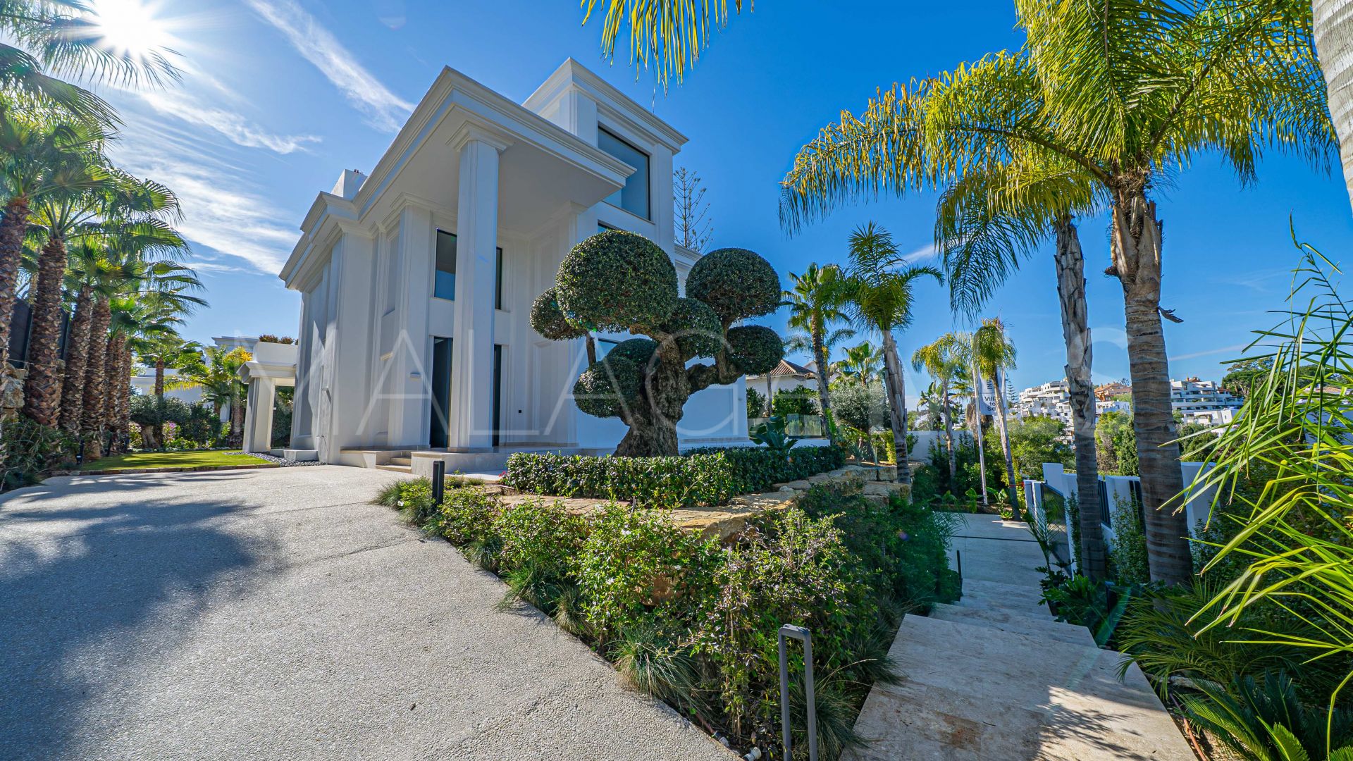 Villa for sale in Las Lomas del Marbella Club