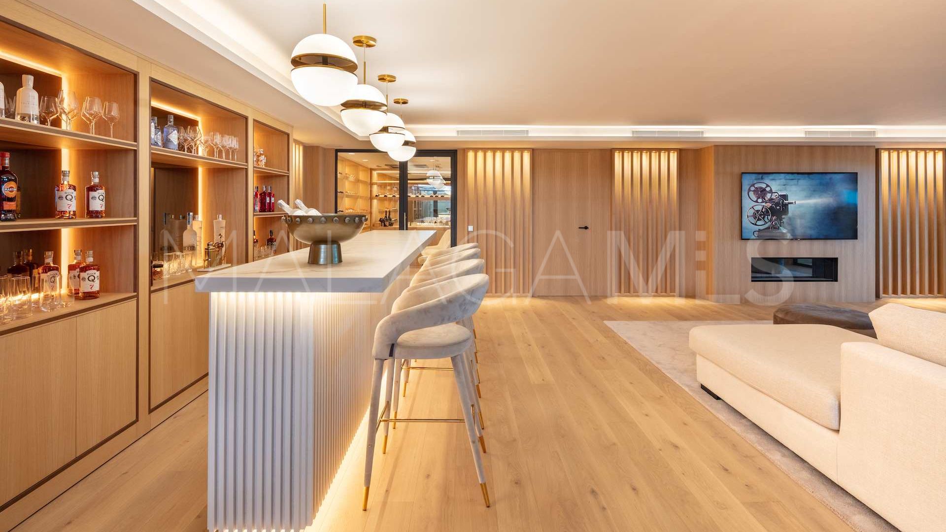 Villa with 6 bedrooms for sale in Marbella Golden Mile