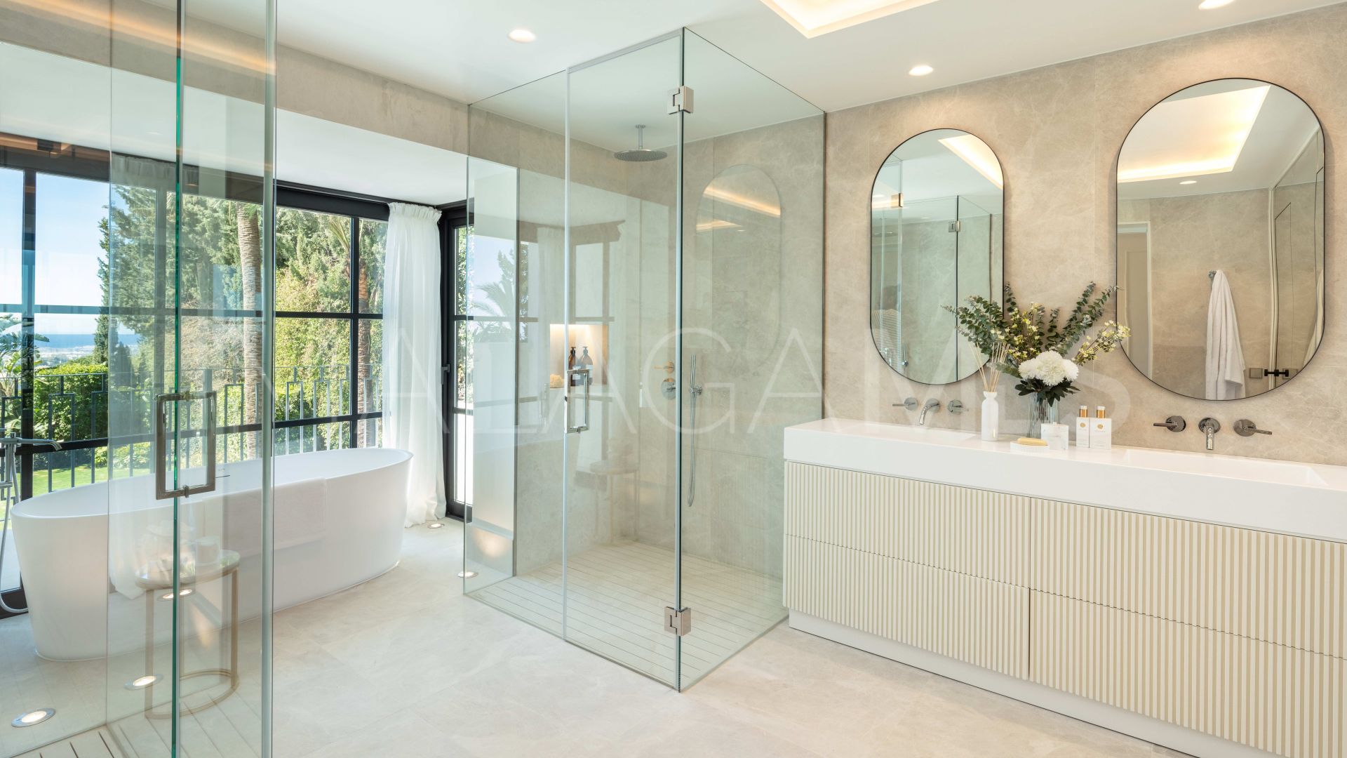 Villa with 6 bedrooms for sale in Marbella Golden Mile