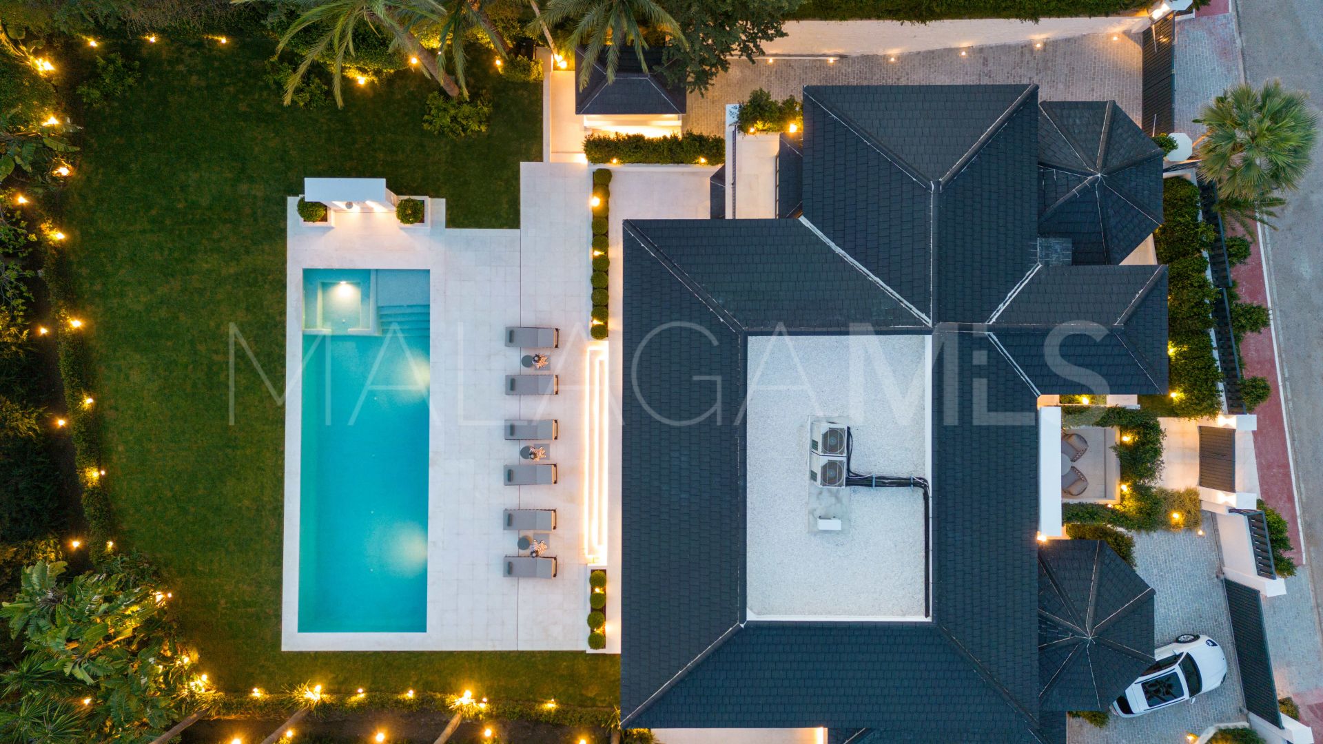 Villa with 6 bedrooms for sale in Marbella Golden Mile