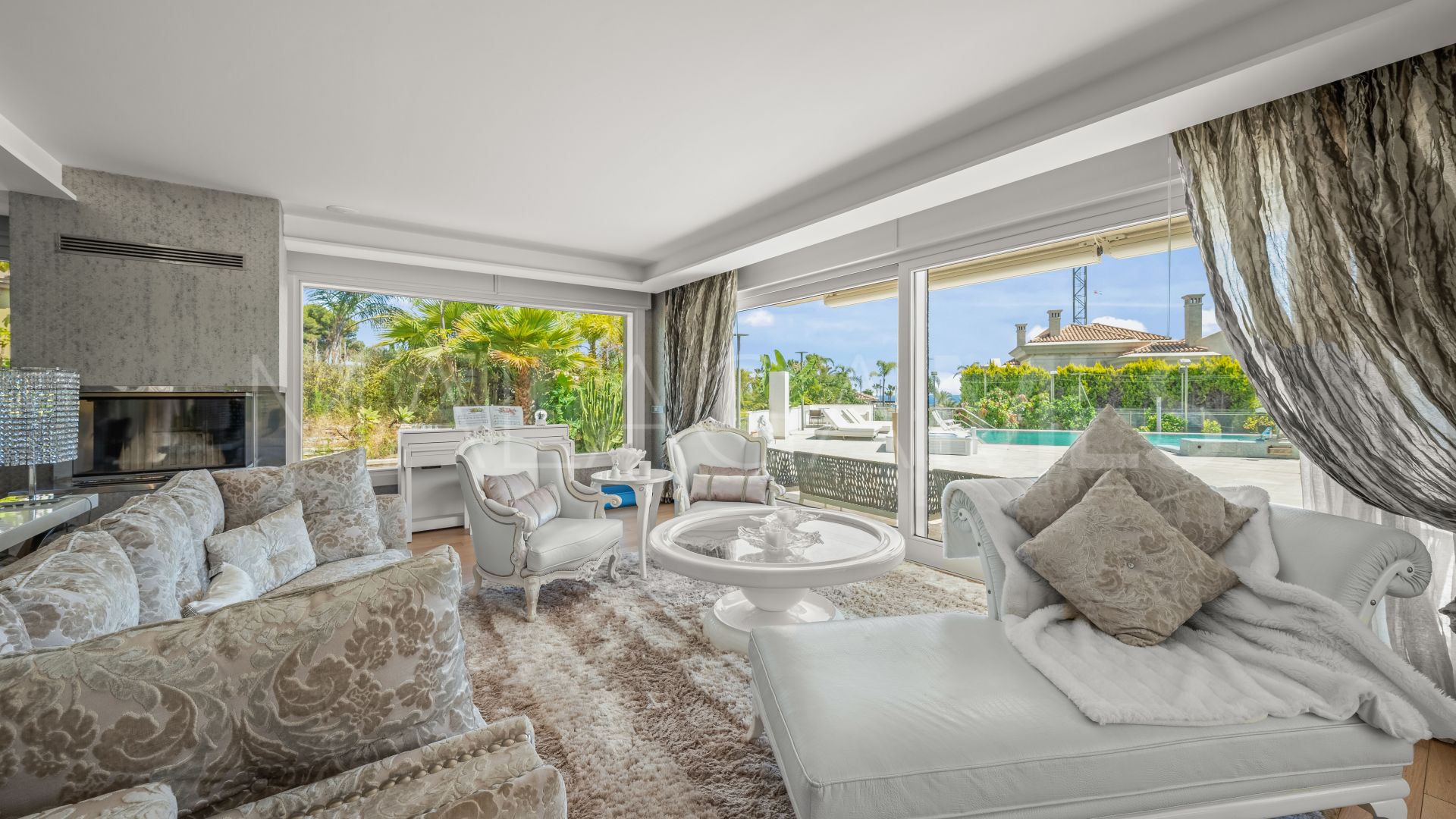 Villa for sale in Bahia de Marbella