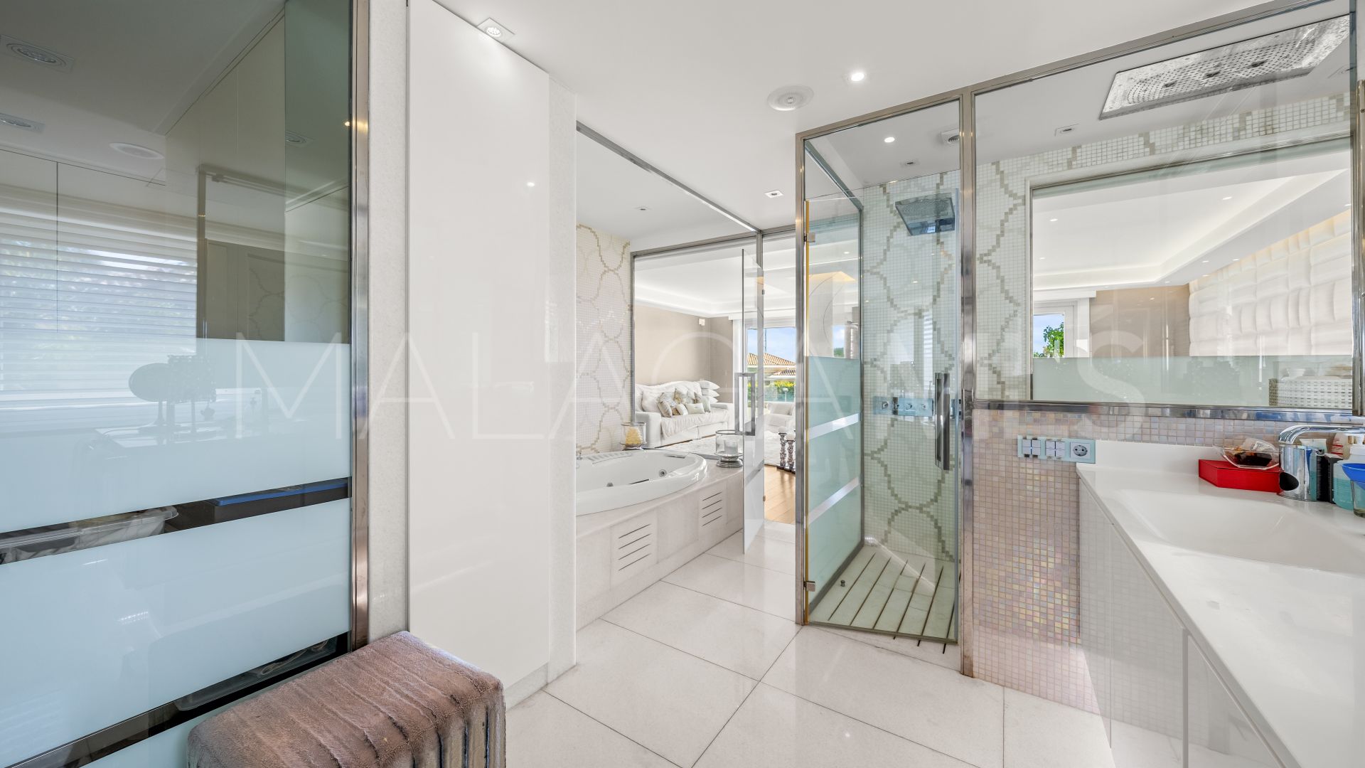 Villa for sale in Bahia de Marbella