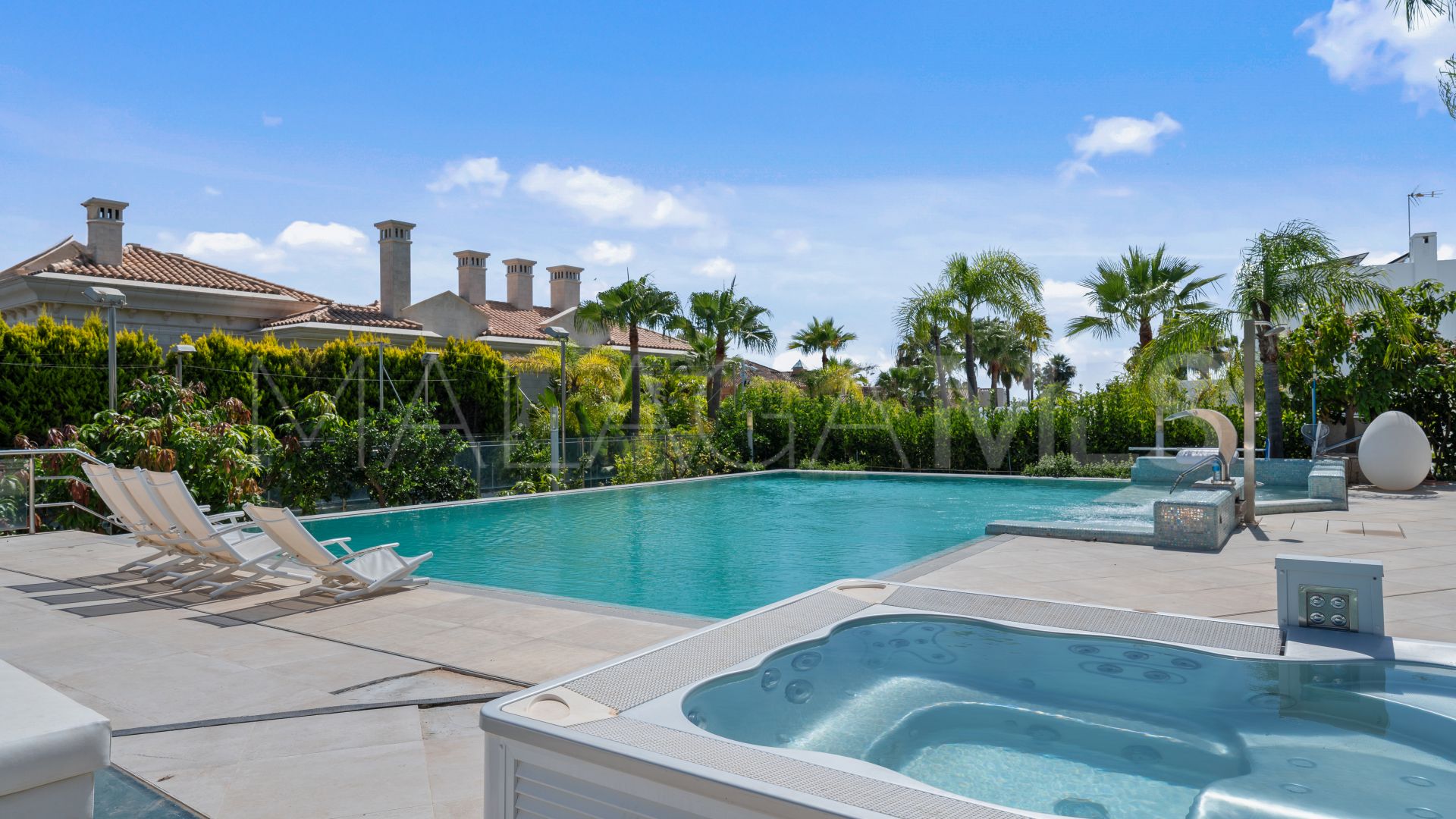 Villa for sale in Bahia de Marbella