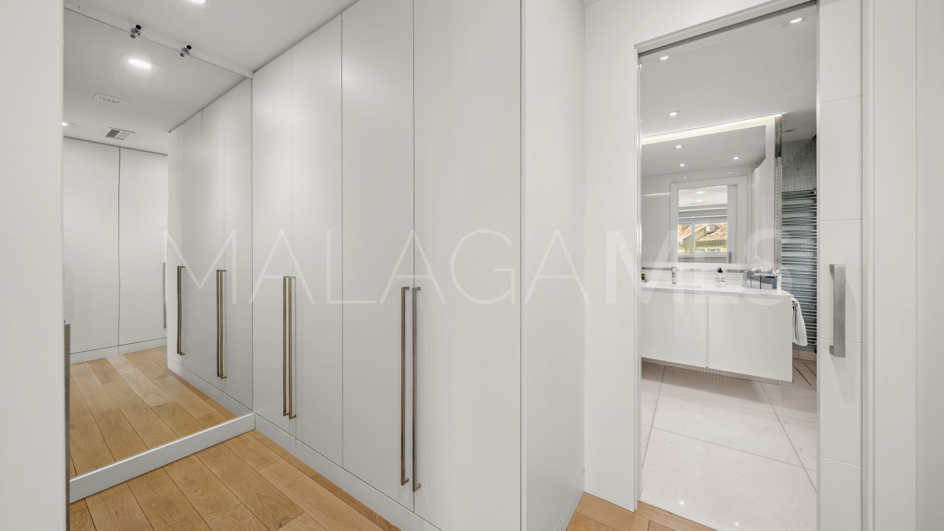 Villa for sale in Bahia de Marbella