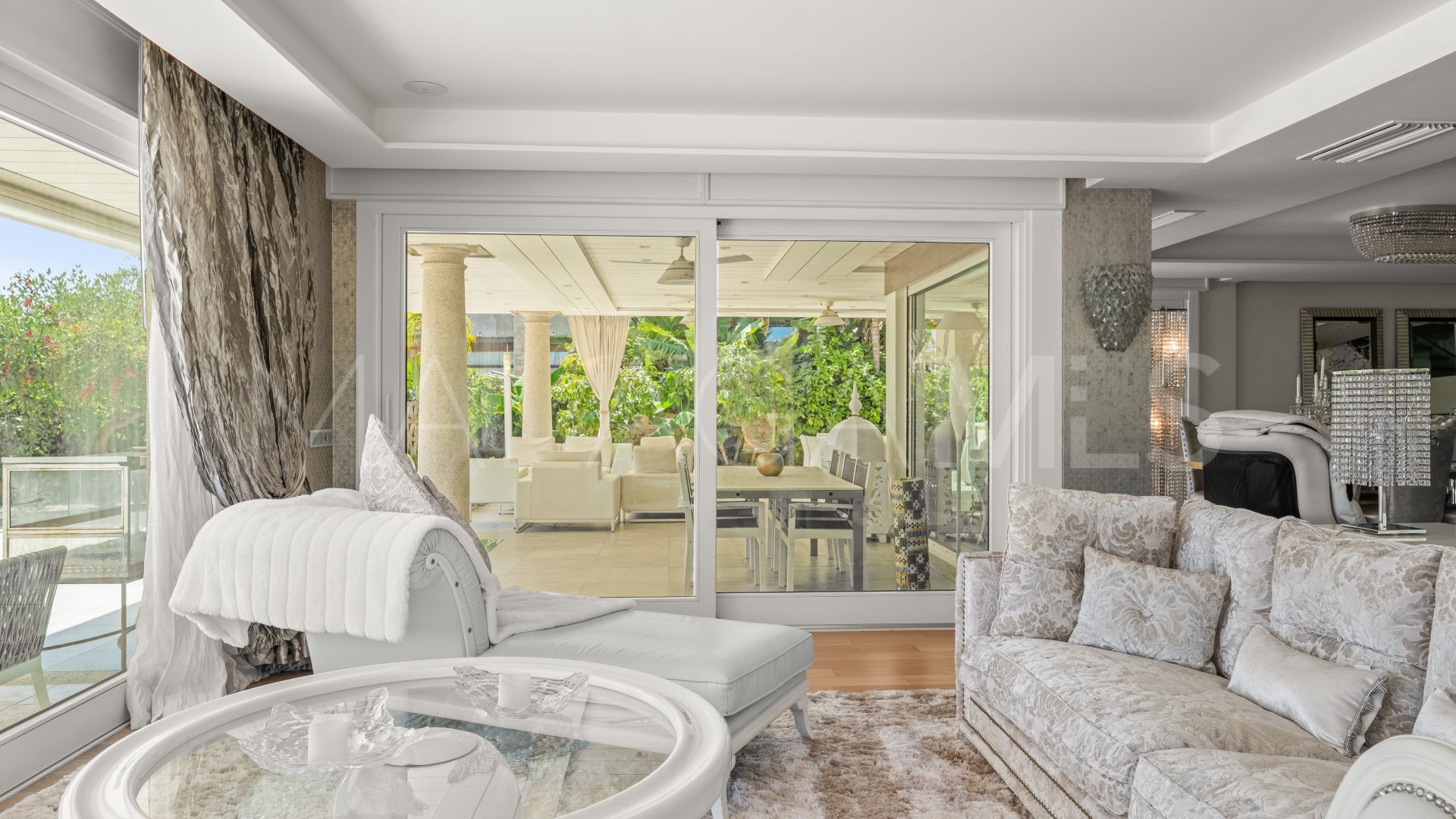 Villa for sale in Bahia de Marbella