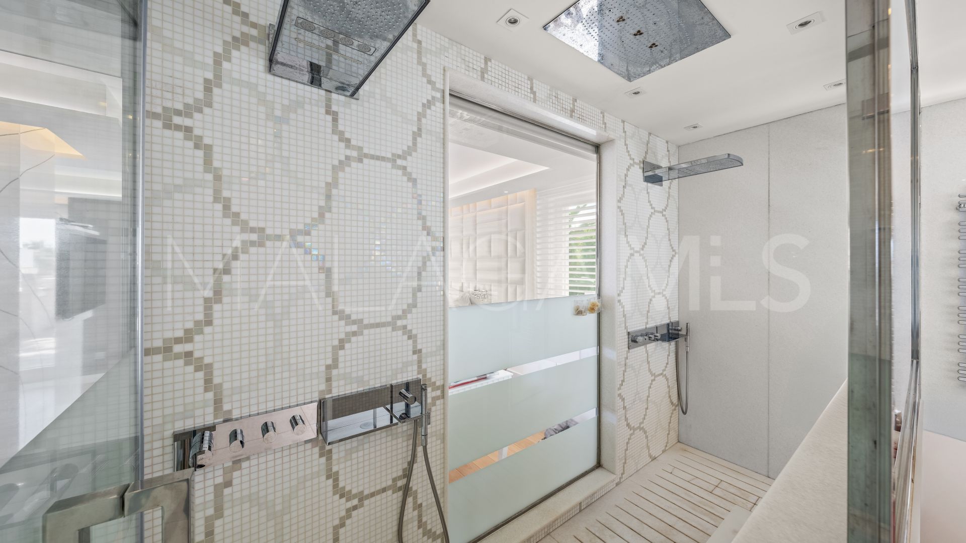 Villa for sale in Bahia de Marbella