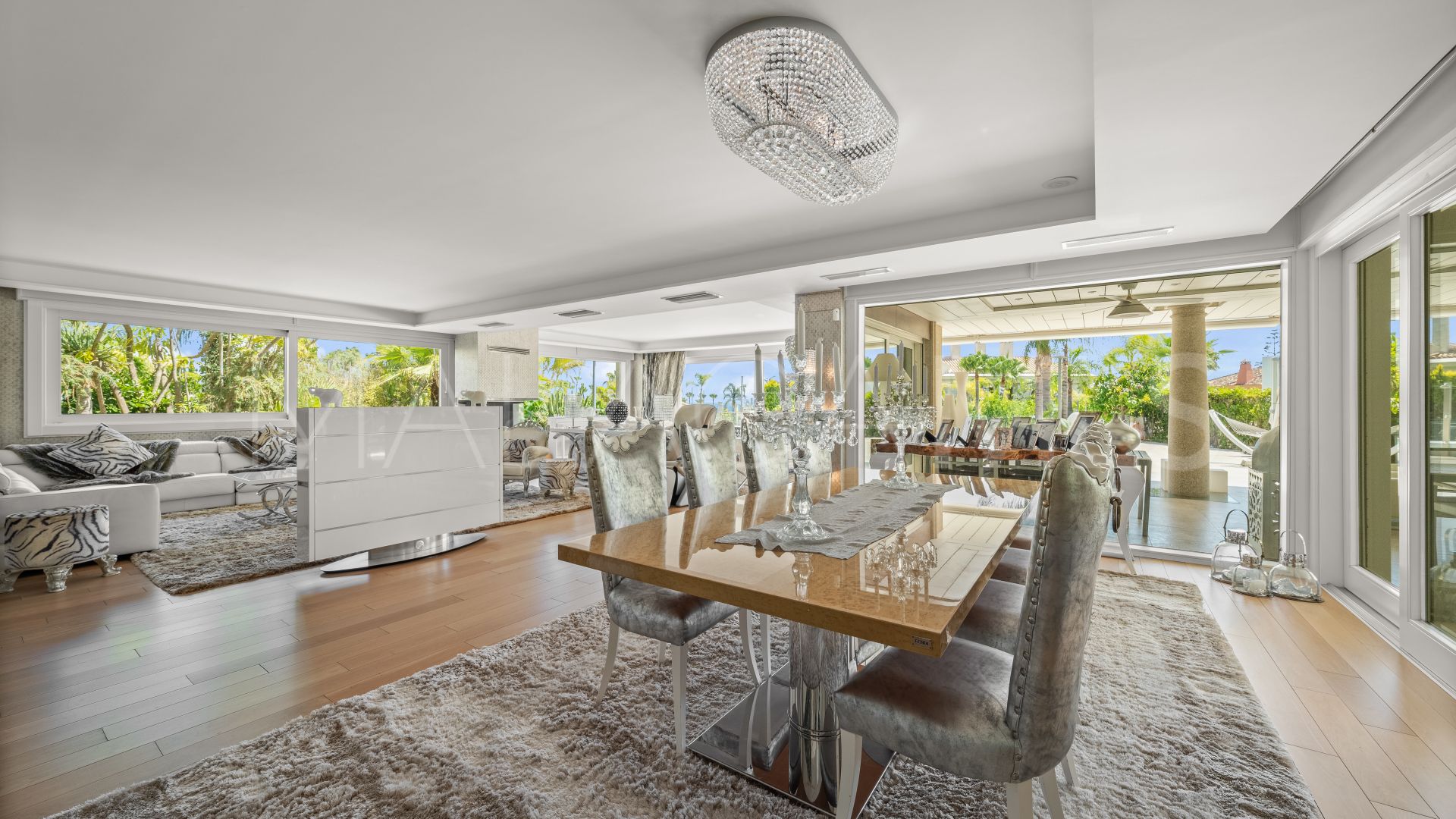 Villa for sale in Bahia de Marbella