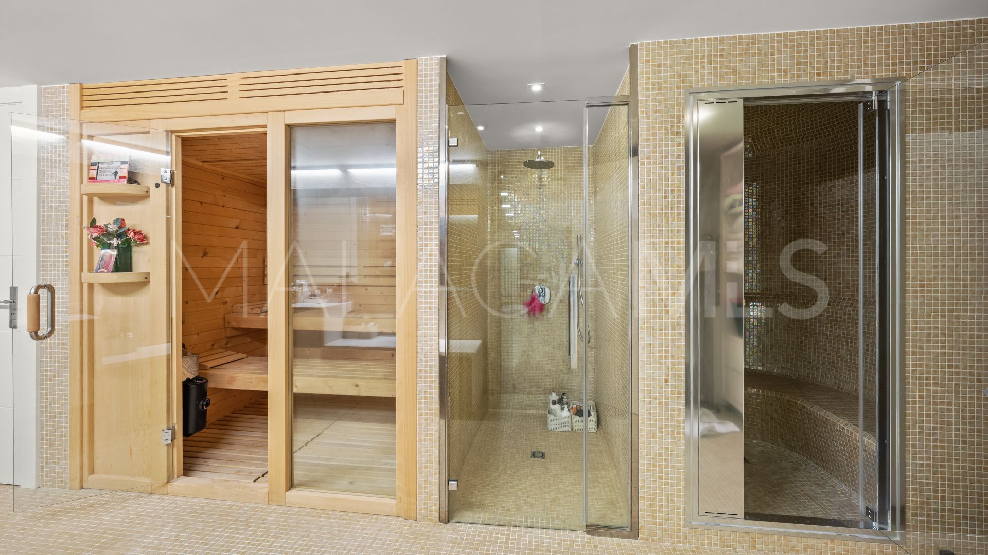 Villa for sale in Bahia de Marbella