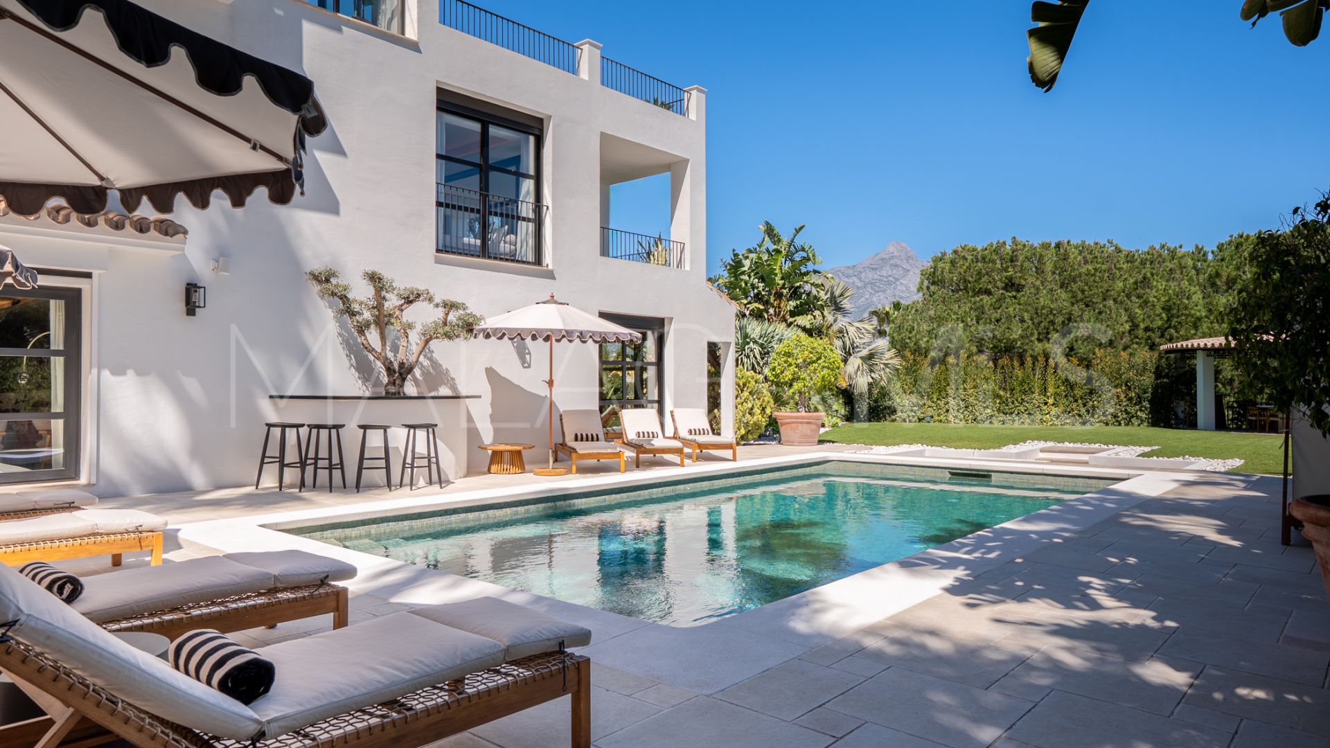 Villa for sale in Nueva Andalucia