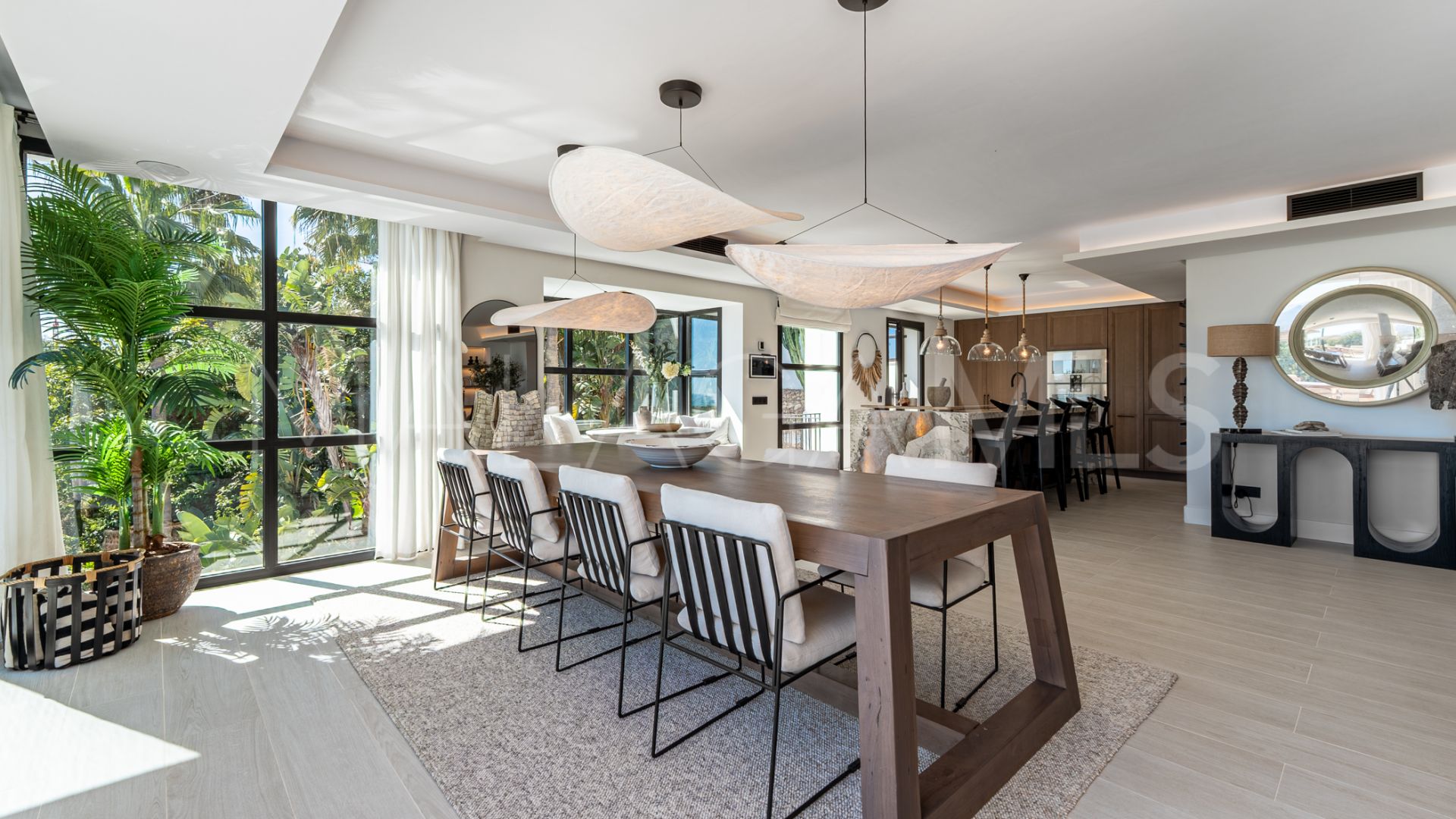 Villa for sale in Nueva Andalucia