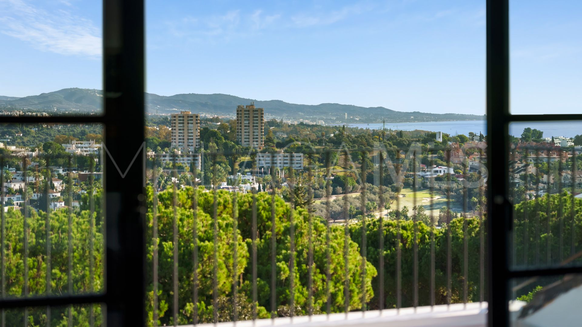 Villa for sale in Nueva Andalucia