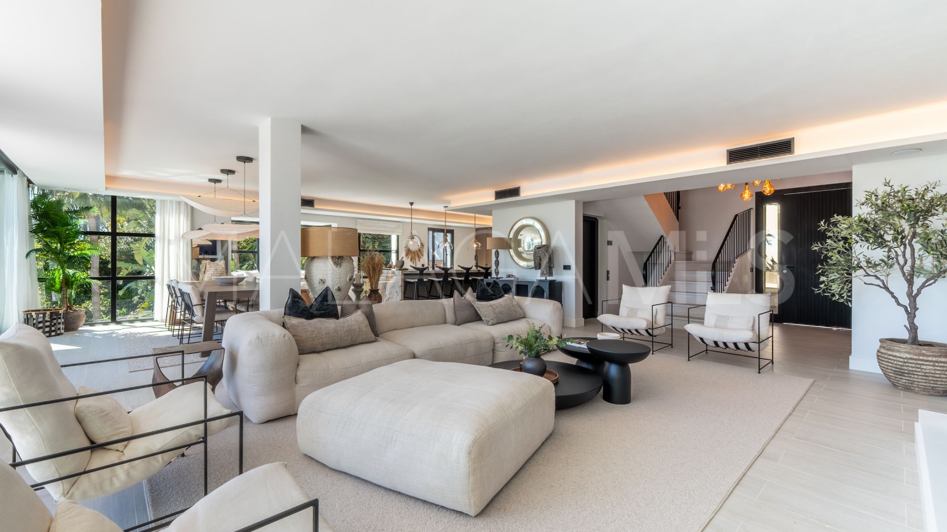 Villa for sale in Nueva Andalucia