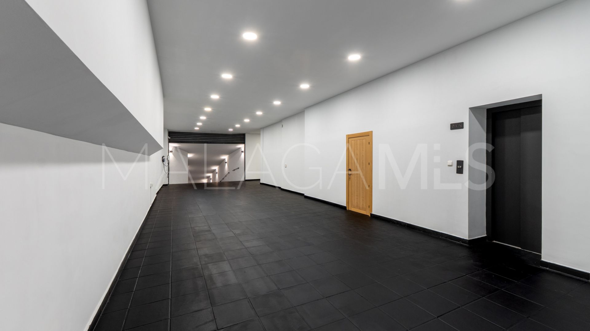 Villa for sale in Nueva Andalucia