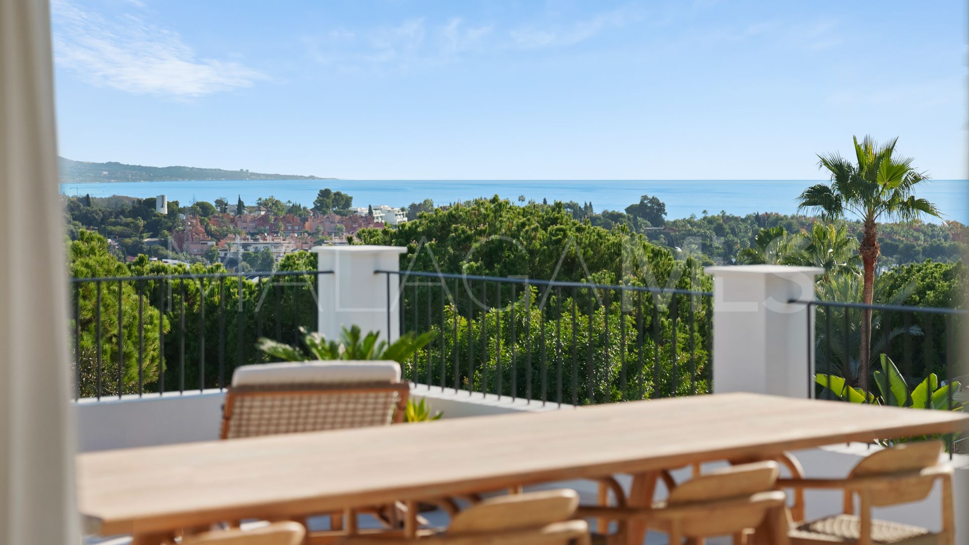 Villa for sale in Nueva Andalucia