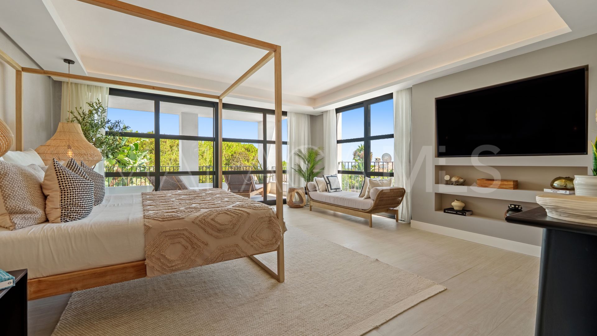 Villa for sale in Nueva Andalucia