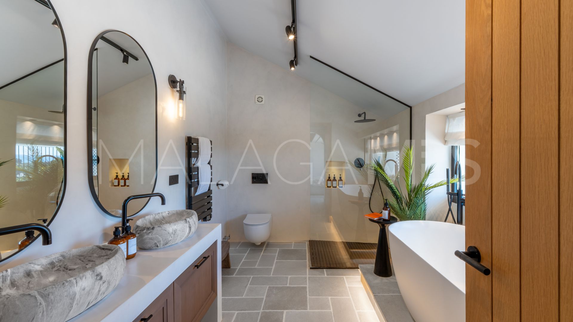 Villa for sale in Nueva Andalucia